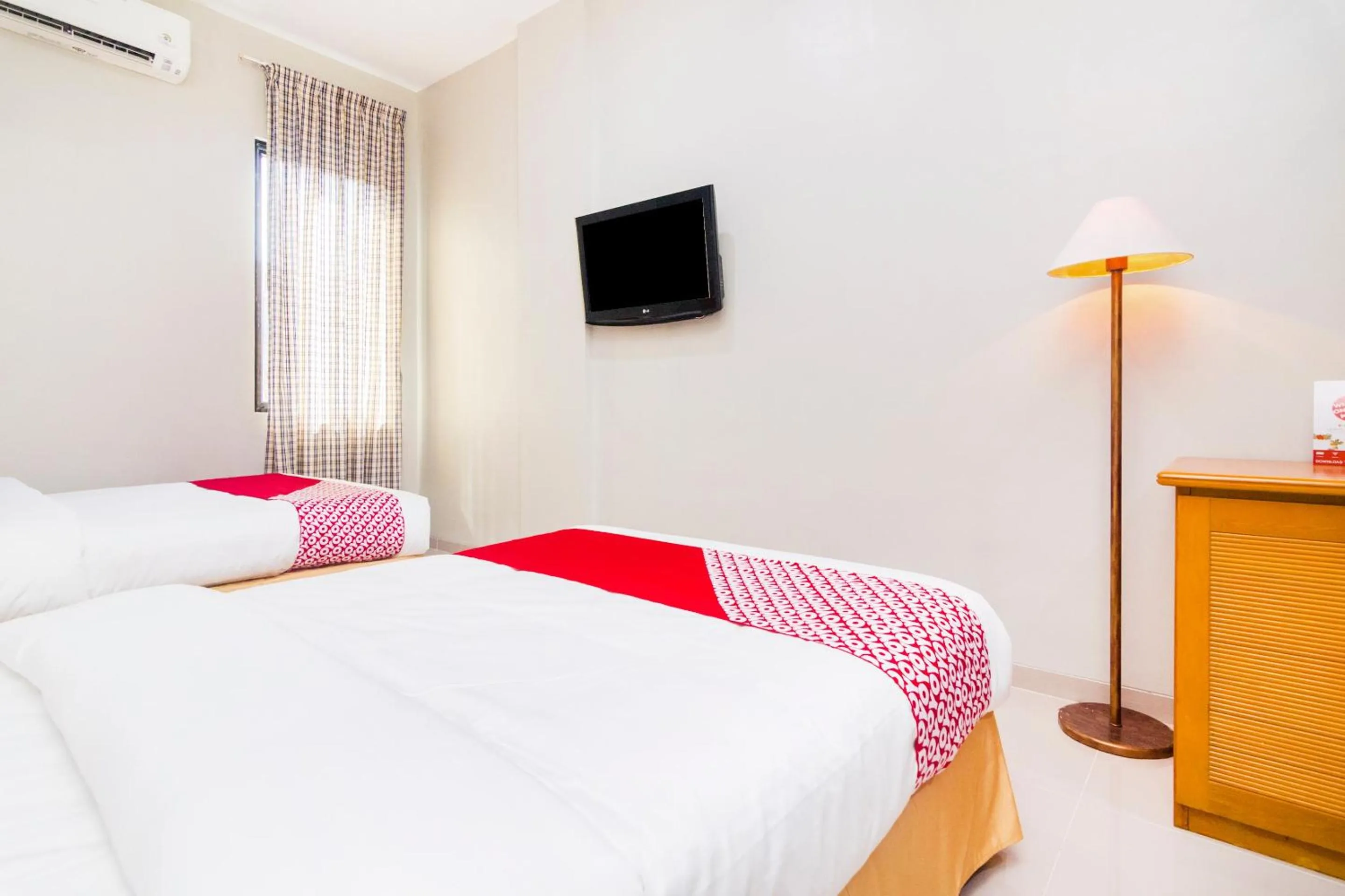 Bedroom, Bed in Capital O 1867 Kara Guest House