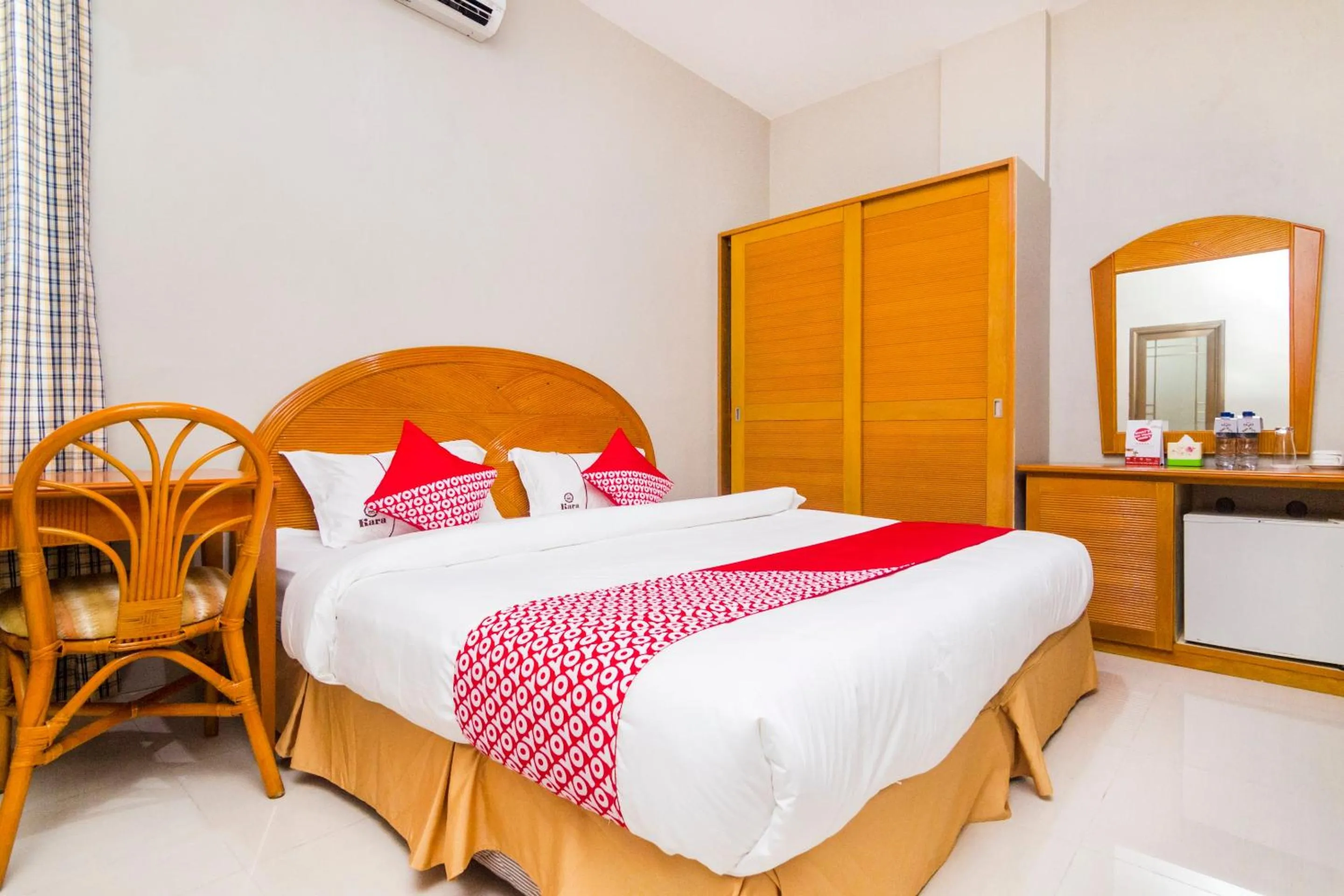 Bathroom, Bed in Capital O 1867 Kara Guest House