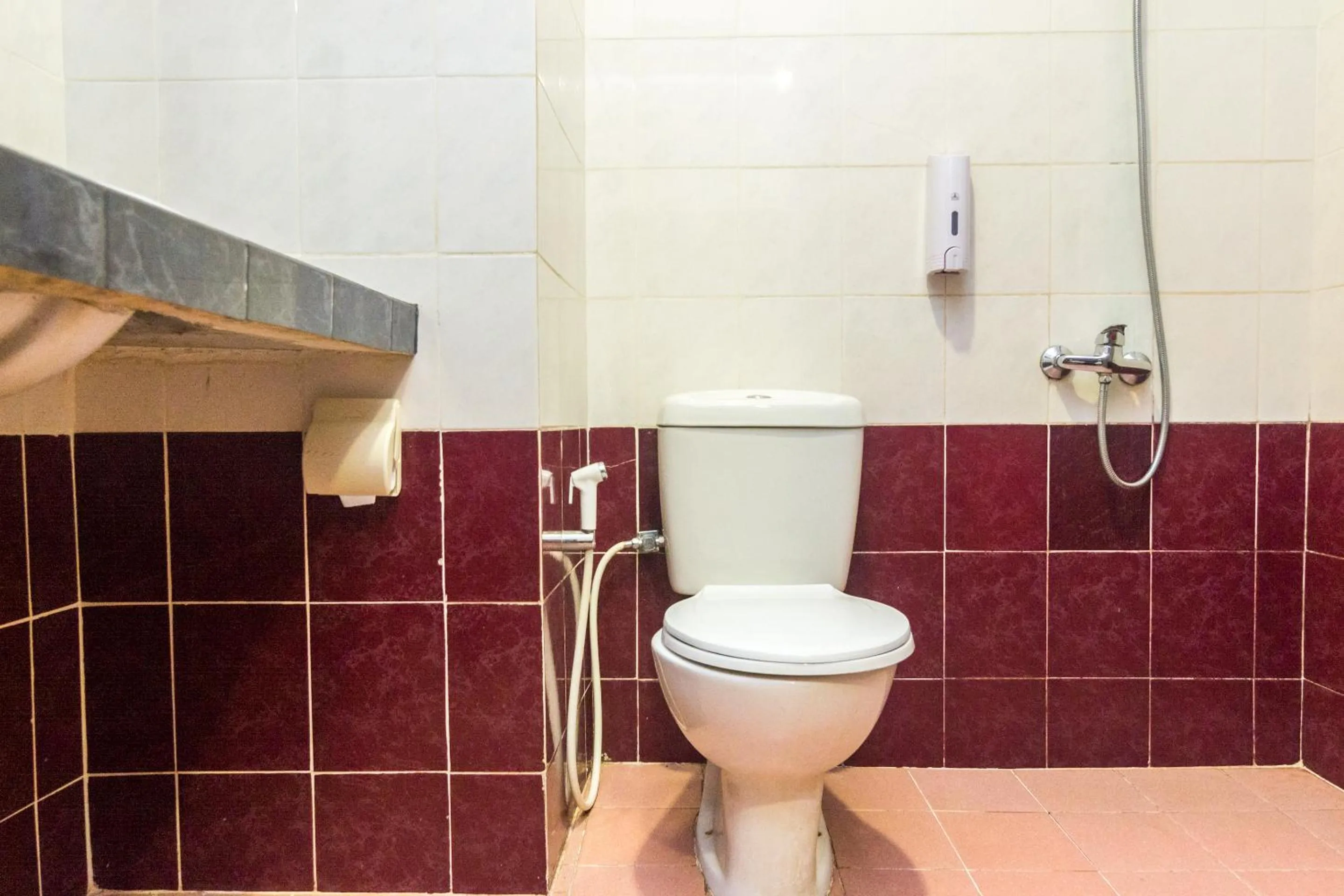 Bathroom in Kita Hotel