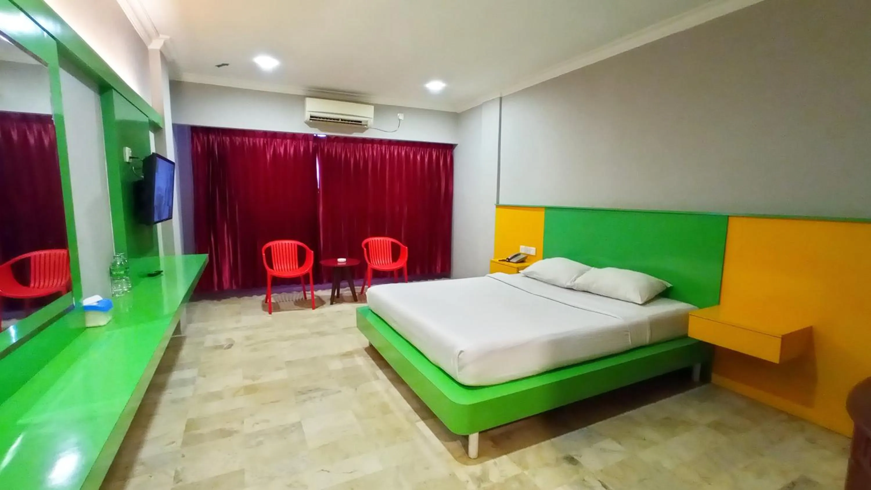 Bedroom, Bed in Kita Hotel