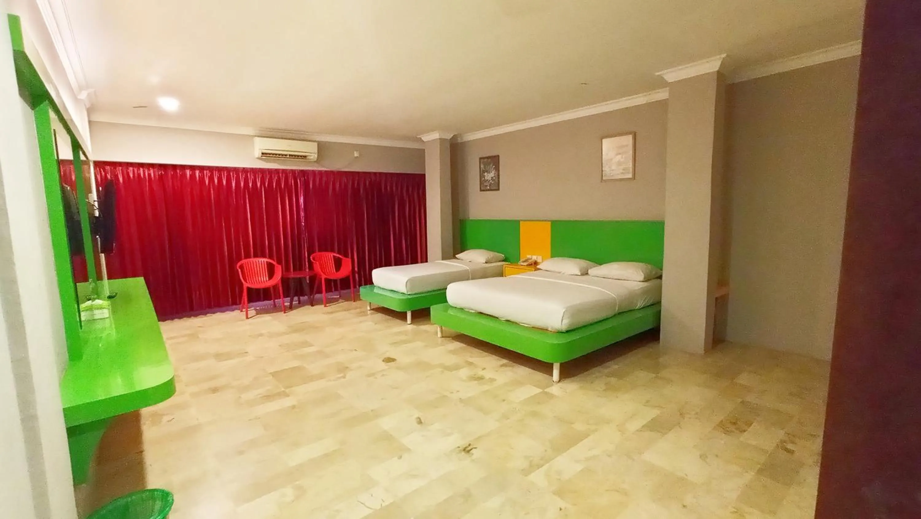 Bedroom, Bed in Kita Hotel