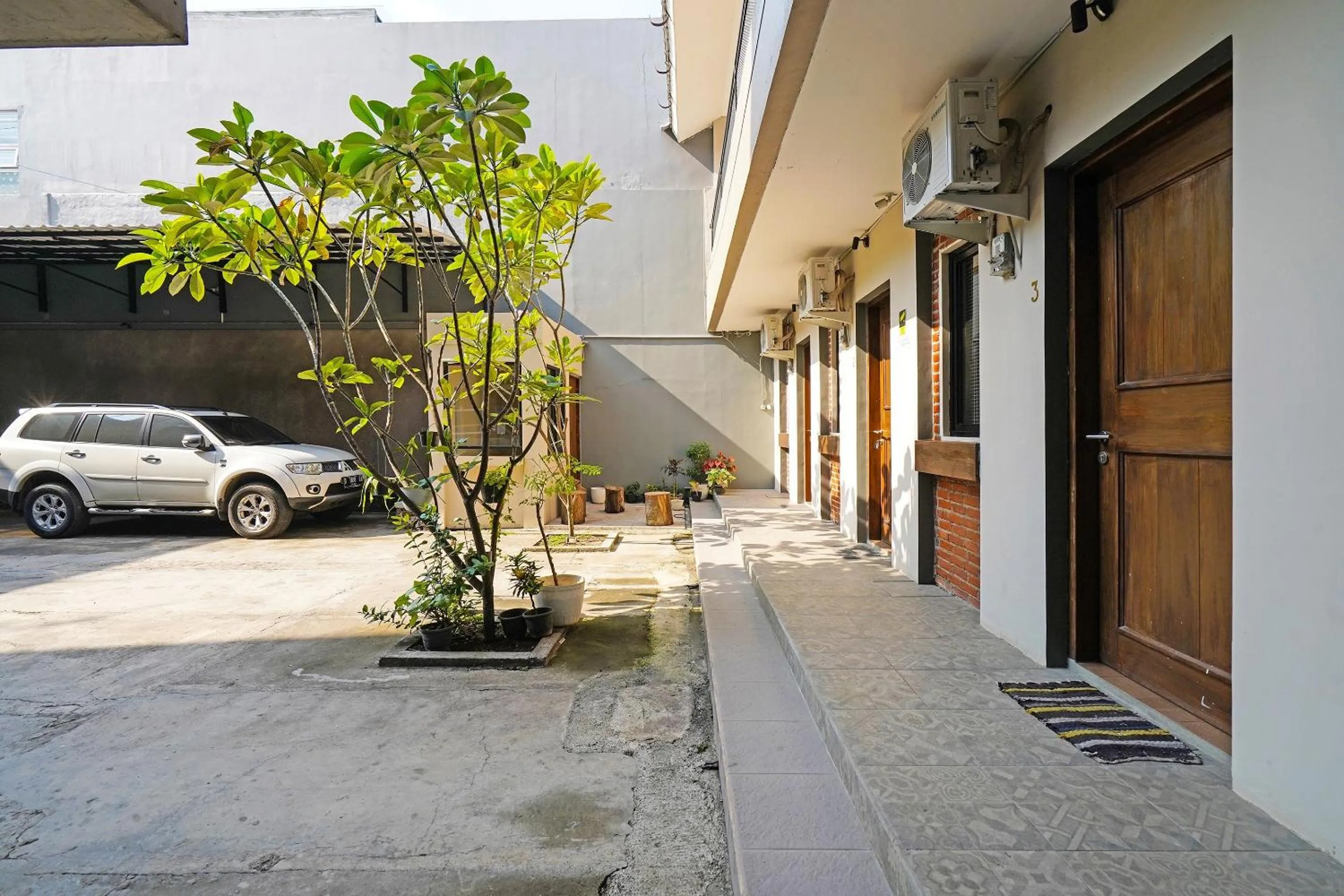 Lobby or reception in Capital O 1898 Louise Place