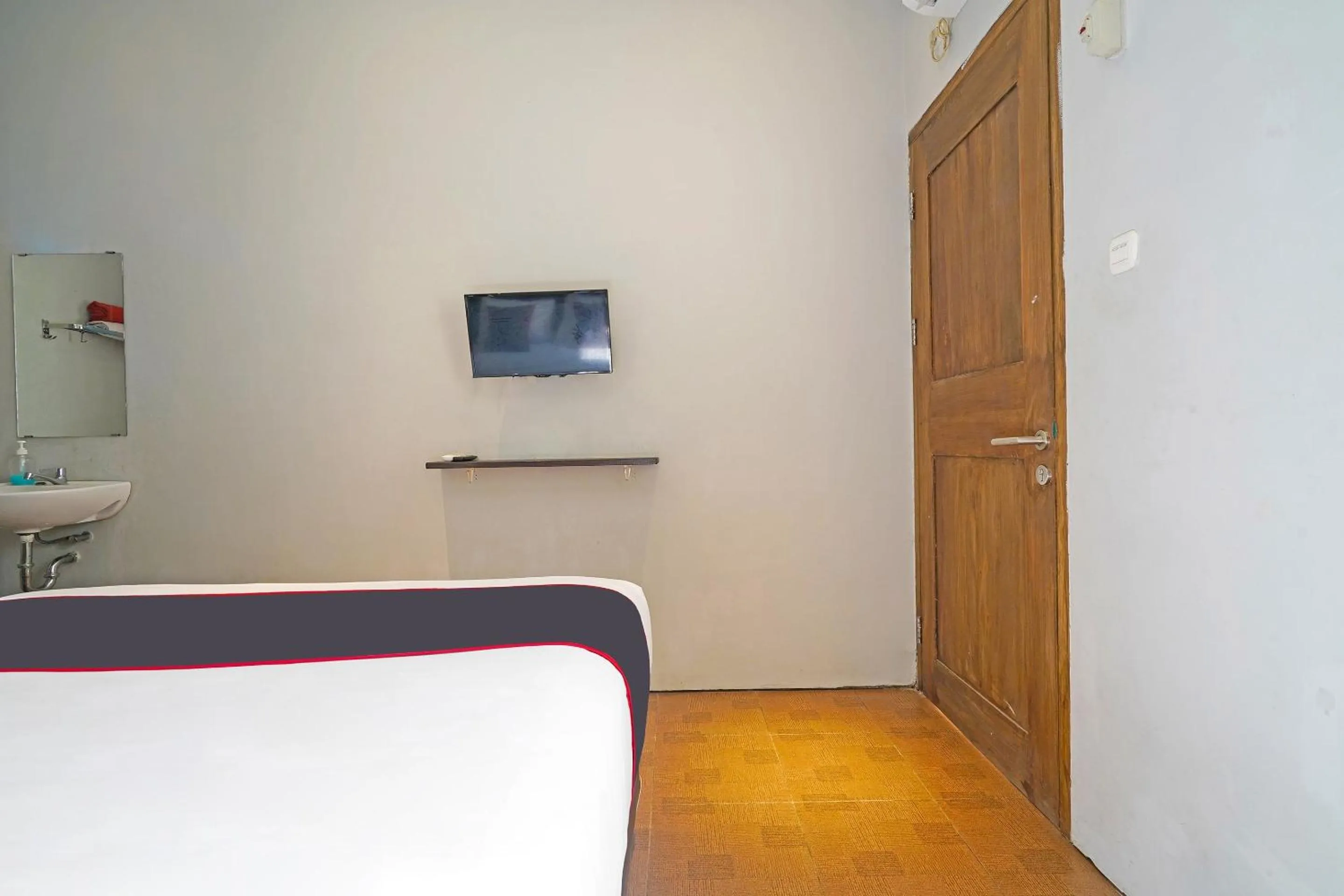Bedroom, Bed in Capital O 1898 Louise Place