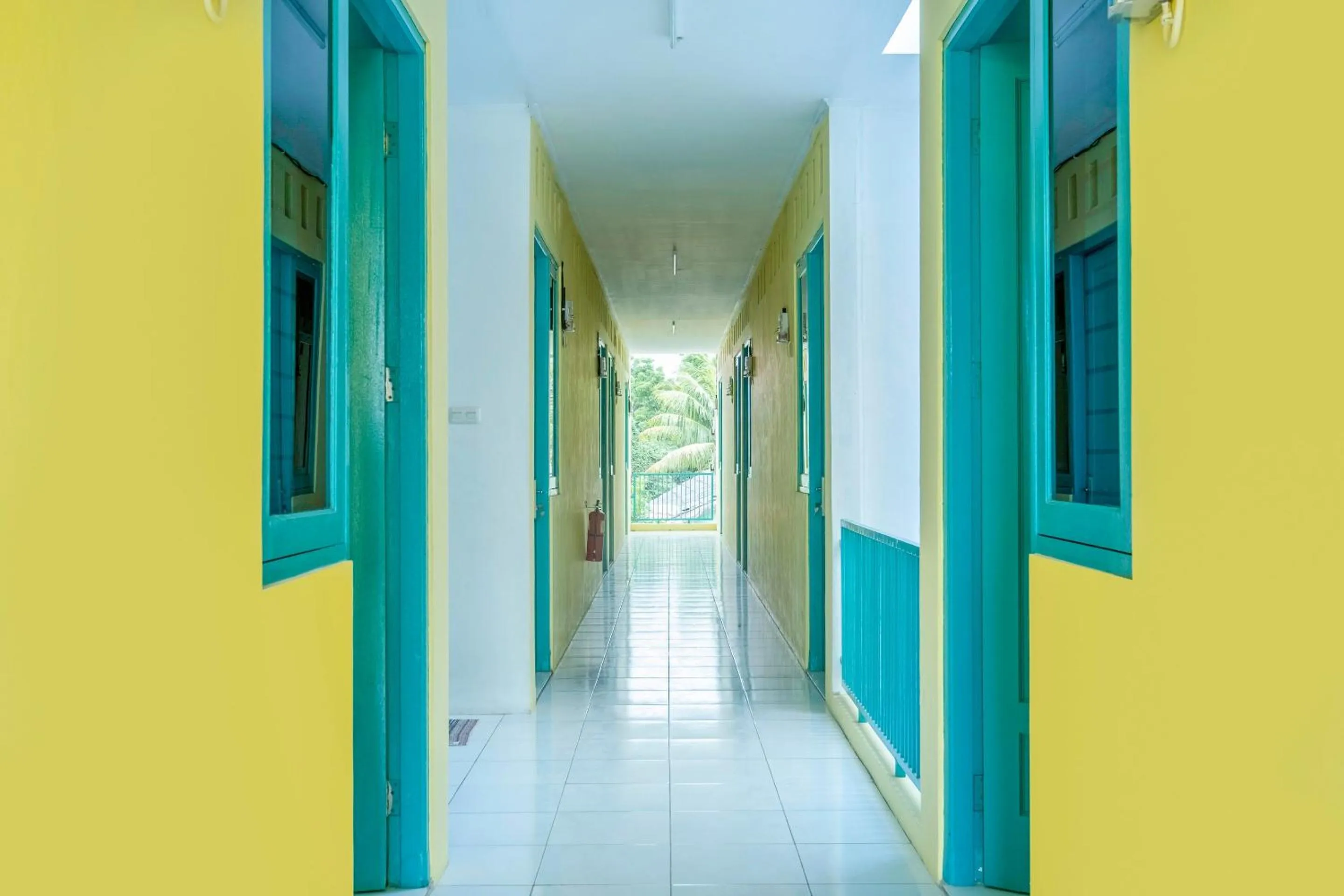 Lobby or reception in OYO Life 1889 Mbuahpage