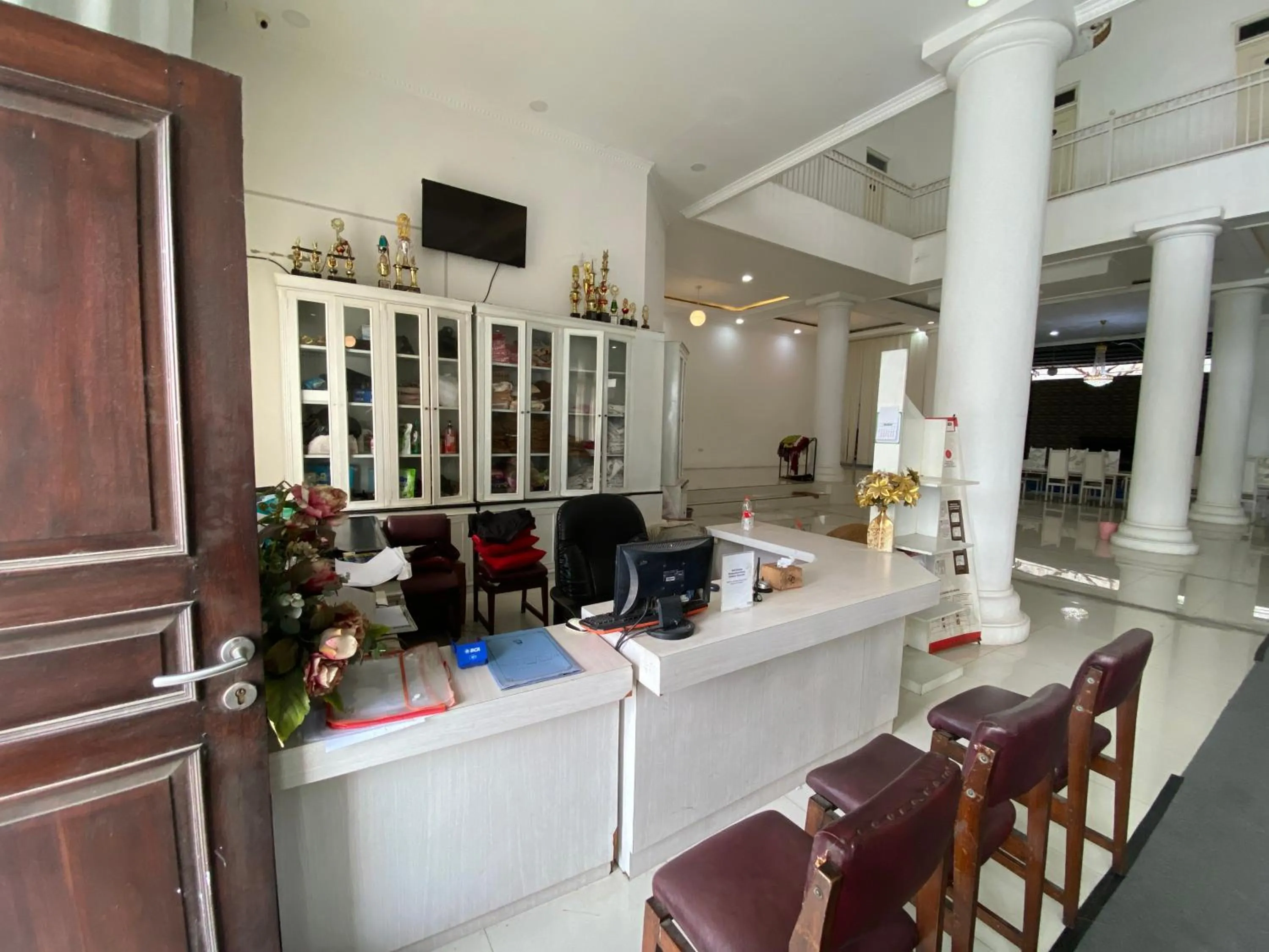 Lobby or reception in Griya RW Family Guest House Redpartner