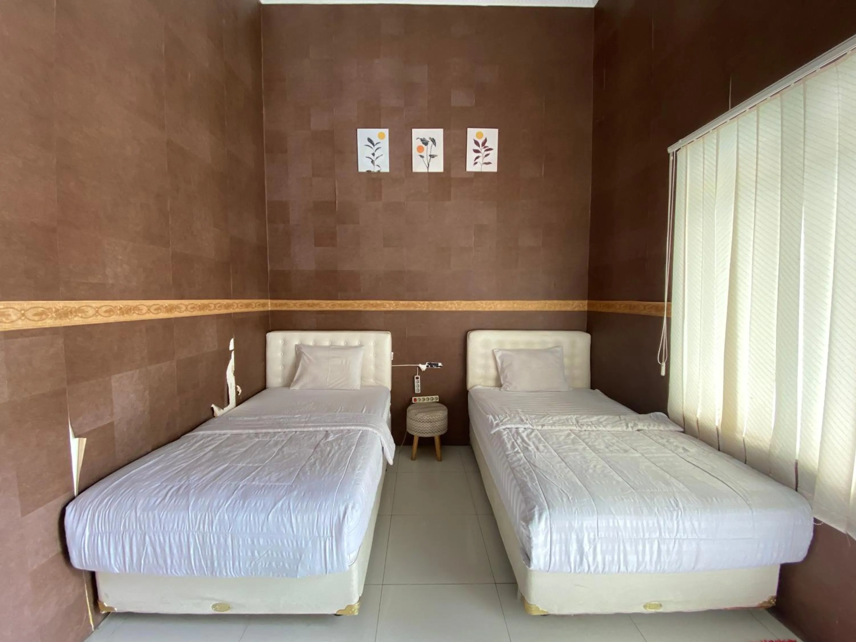 Bedroom, Bed in Griya RW Family Guest House Redpartner