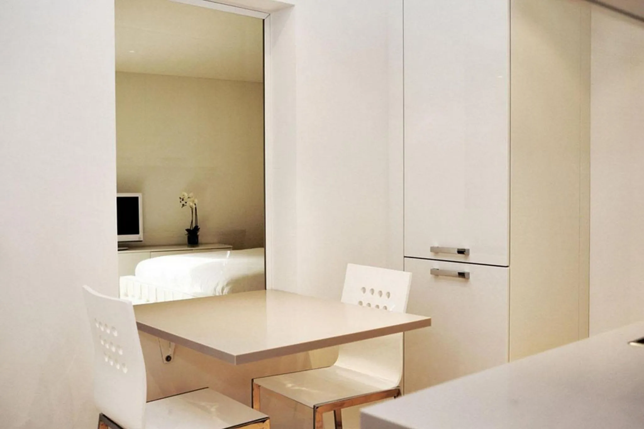 Dining area, Bed in VISIONAPARTMENTS Bellariastrasse - contactless check-in