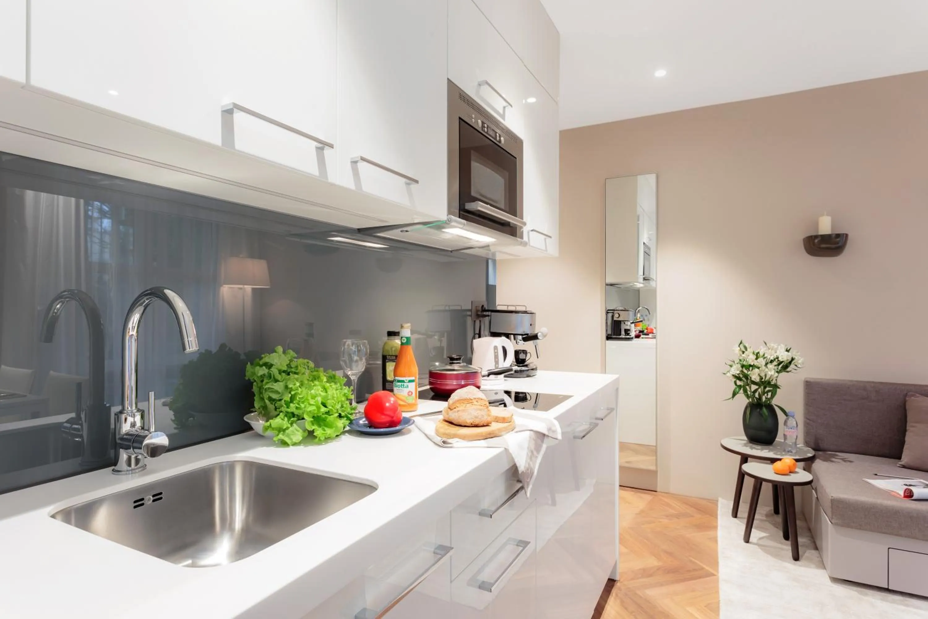 Kitchen or kitchenette in VISIONAPARTMENTS Bellariastrasse - contactless check-in