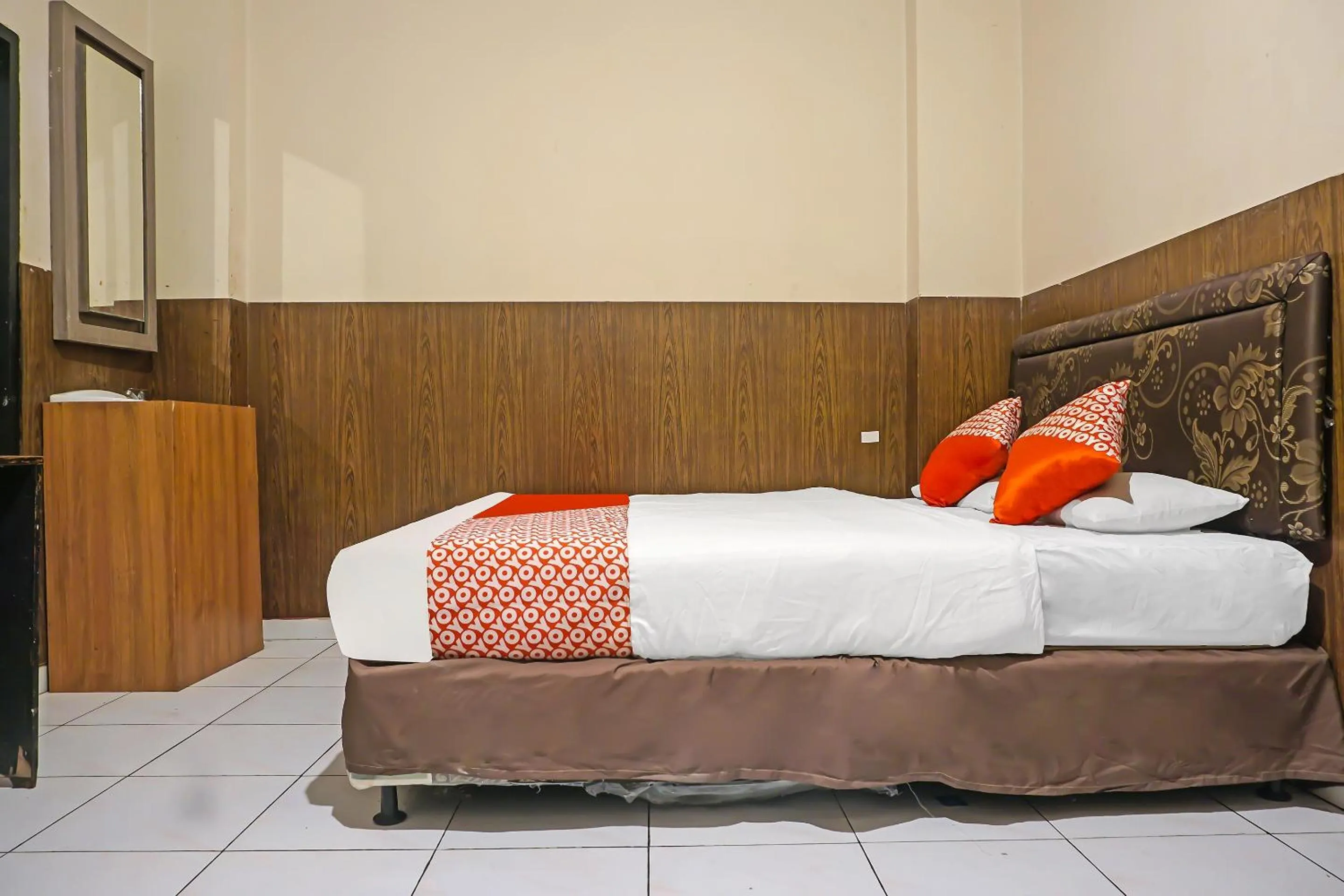 Bedroom, Bed in Hotel O Diamond Inn Makassar