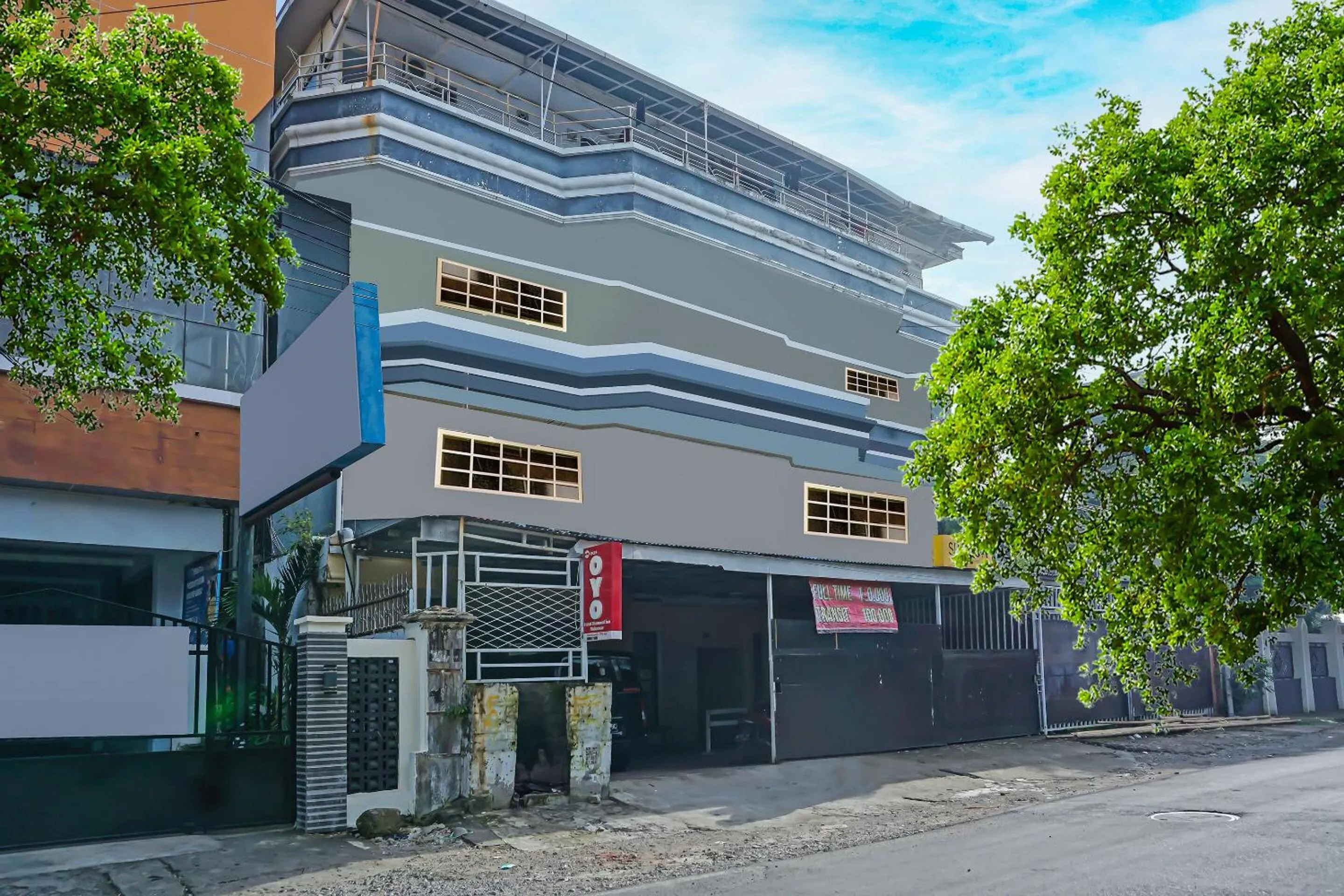 Property building in Hotel O Diamond Inn Makassar