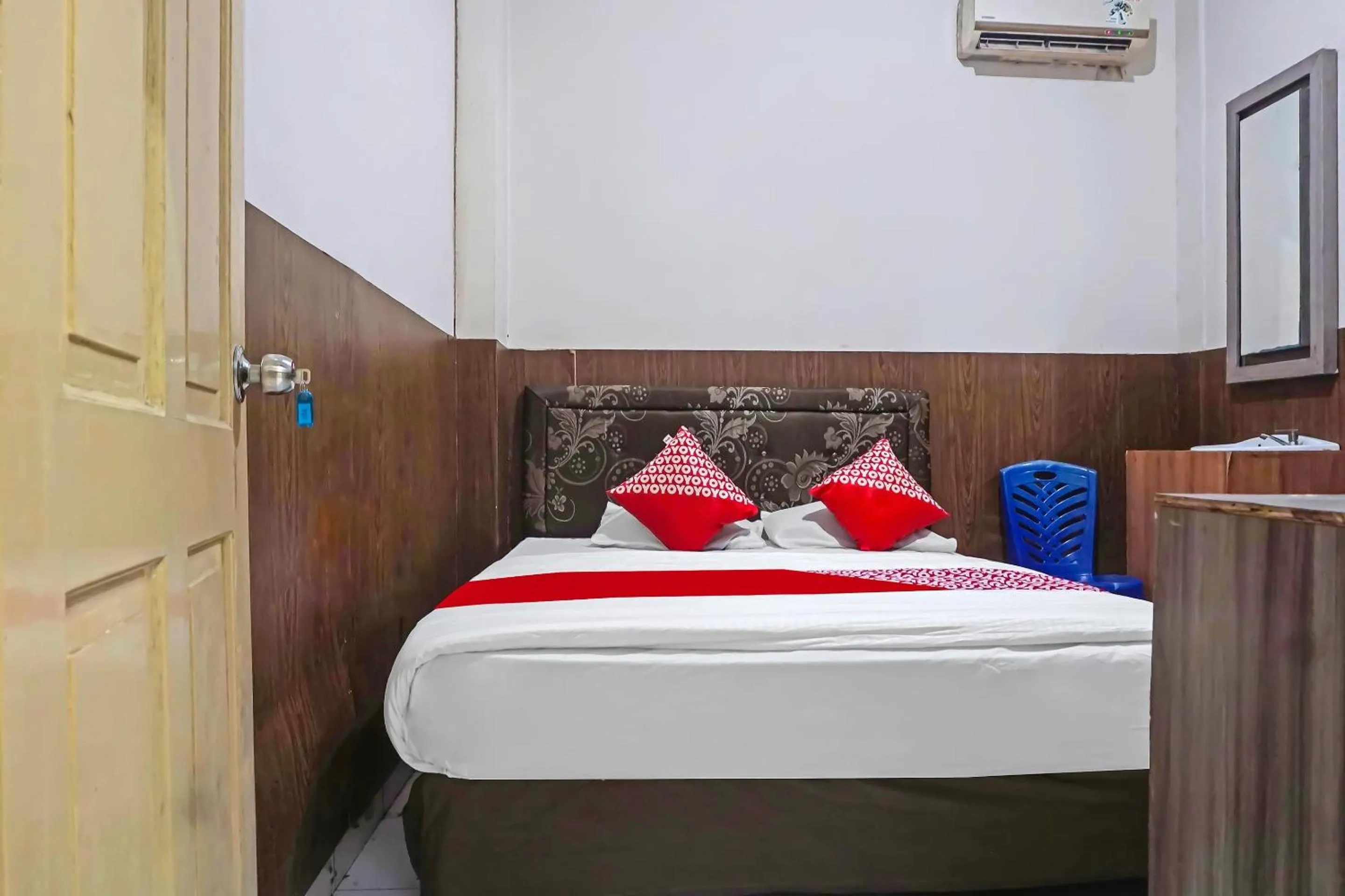 Bedroom, Bed in Hotel O Diamond Inn Makassar