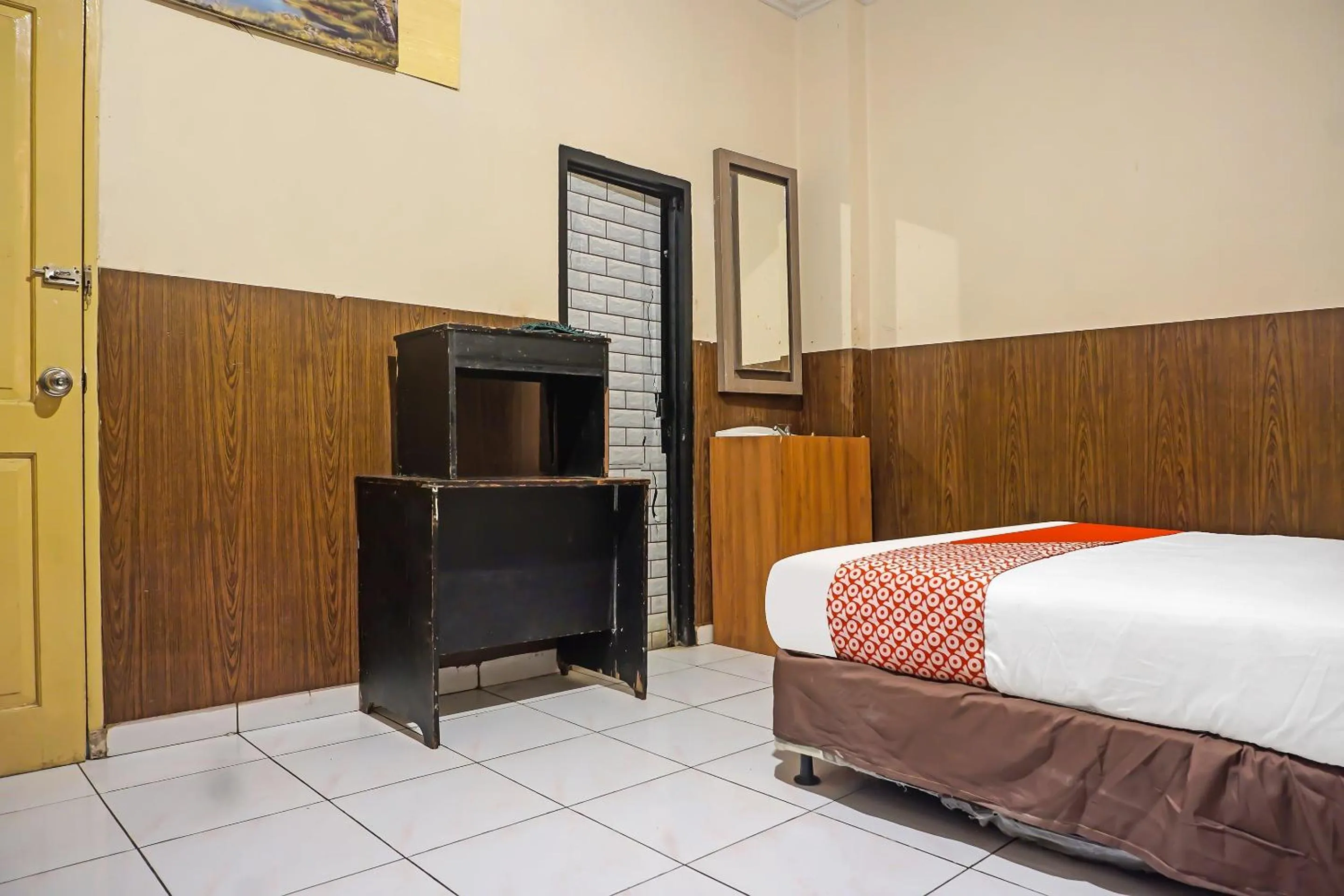 Bedroom, Bed in Hotel O Diamond Inn Makassar