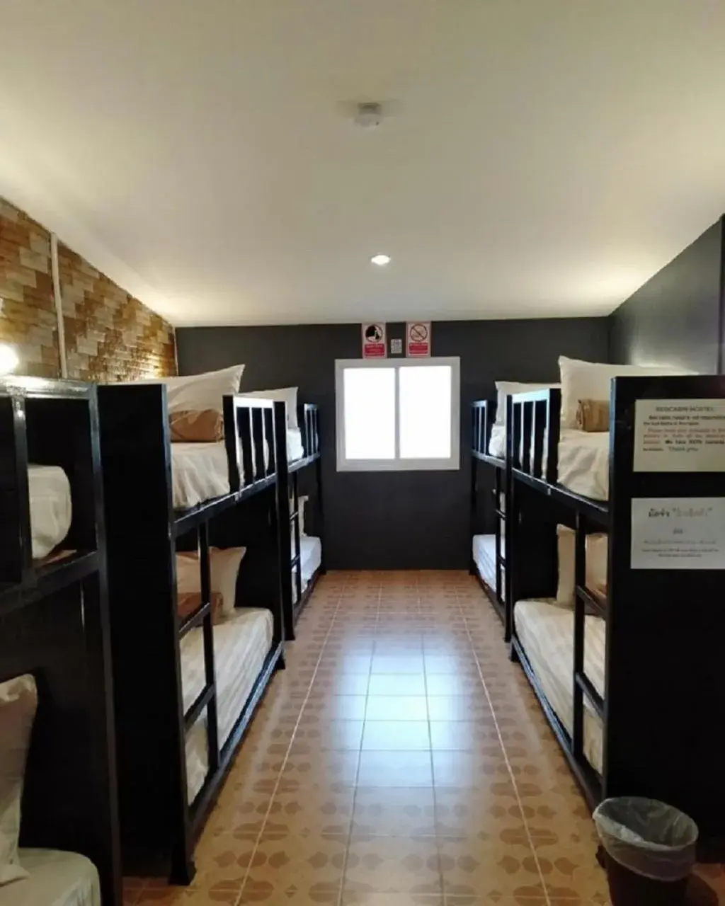 Bed in 10-Bed Mixed Dormitory Room in Bedcabin Hostel Bed in 10-Bed Mixed Dormitory Room in Bedcabin Hostel