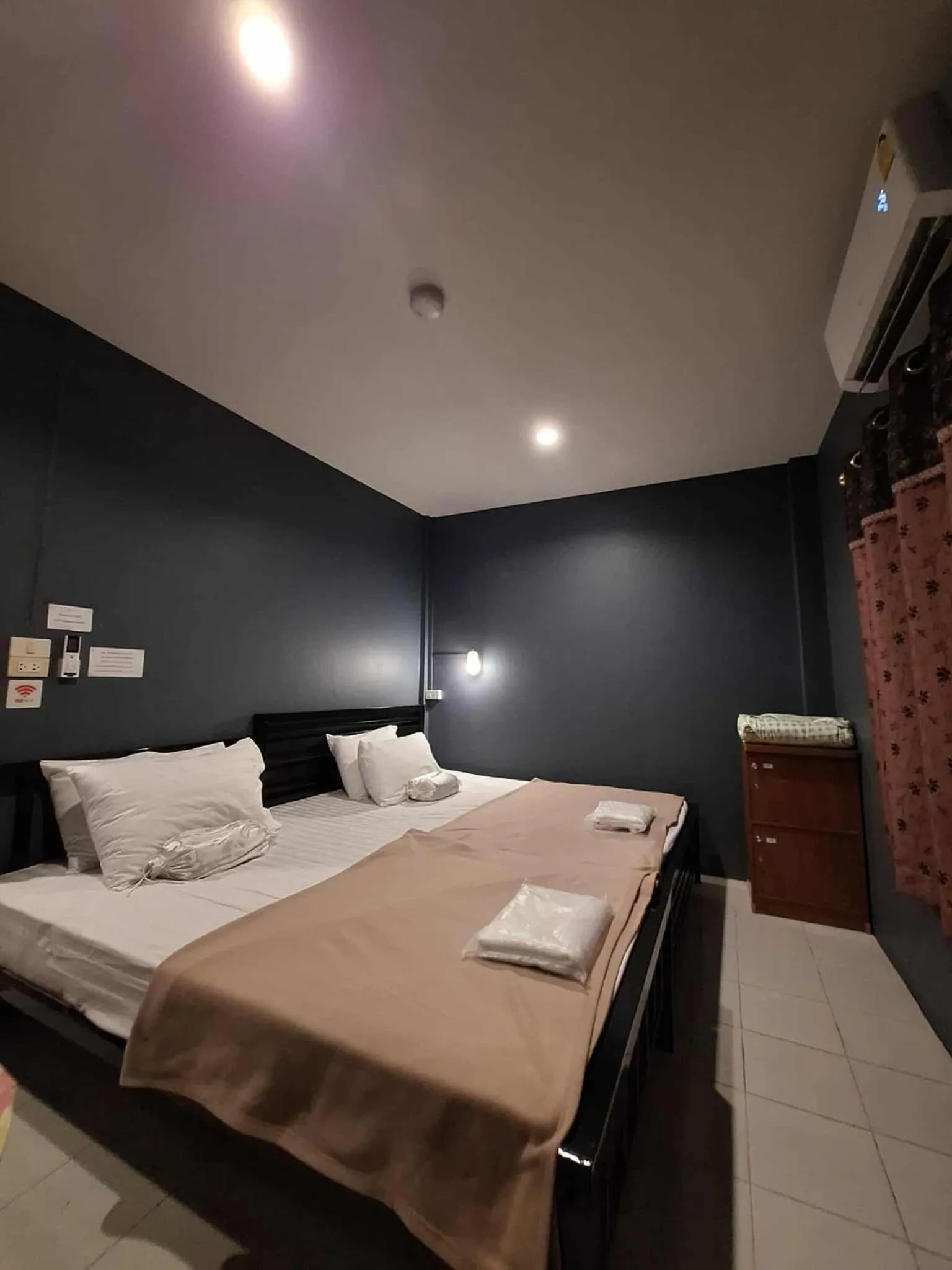 Standard Twin Room in BedCabin