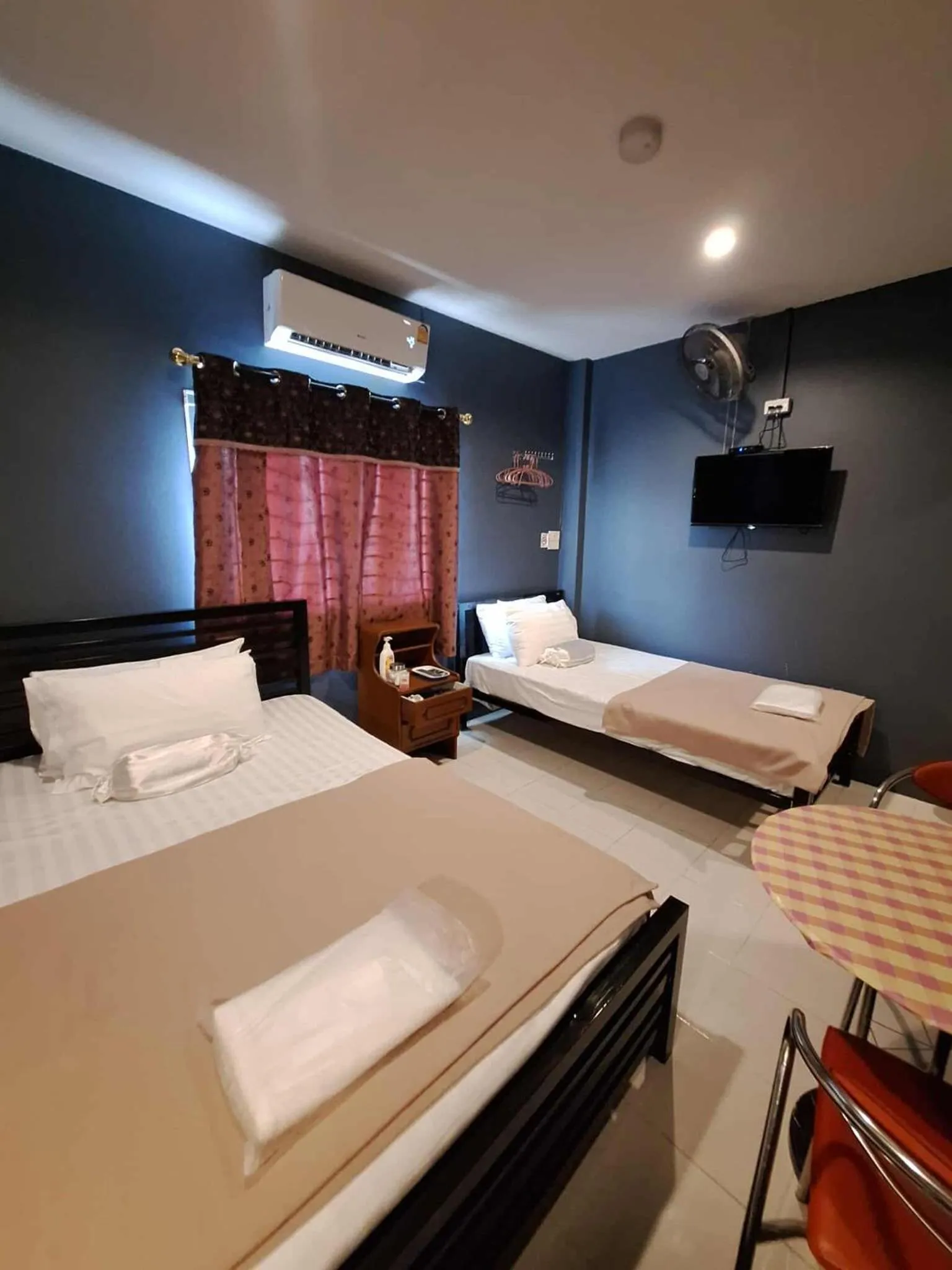 Communal lounge/ TV room, Bed in BedCabin