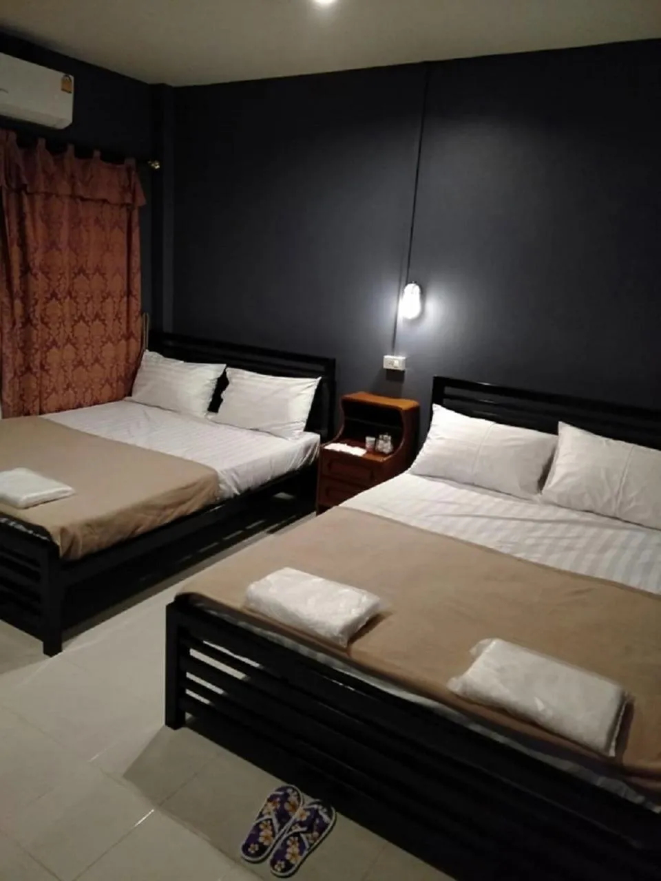 Quadruple Room with Private Bathroom in BedCabin