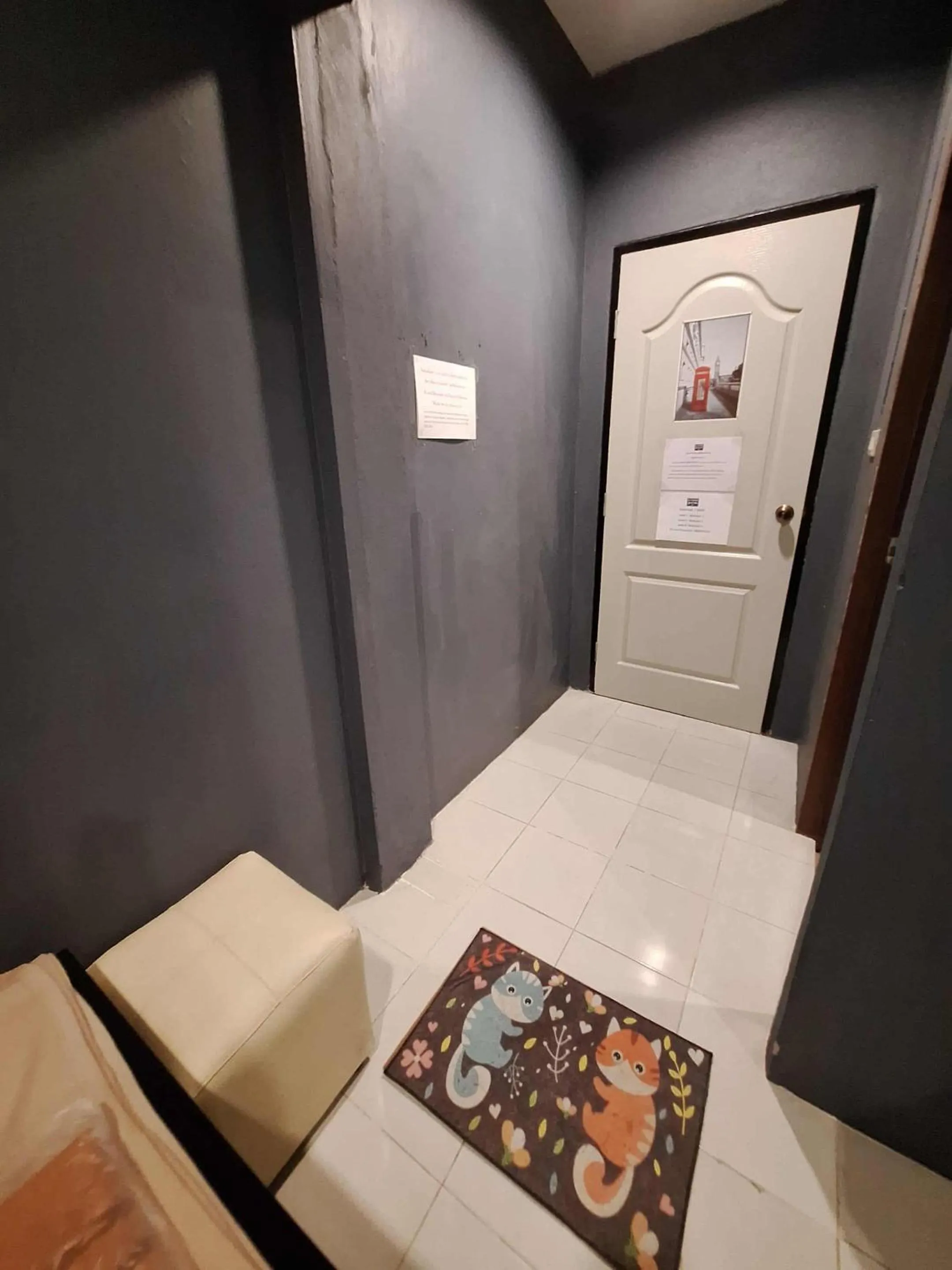 Photo of the whole room, Bed in BedCabin