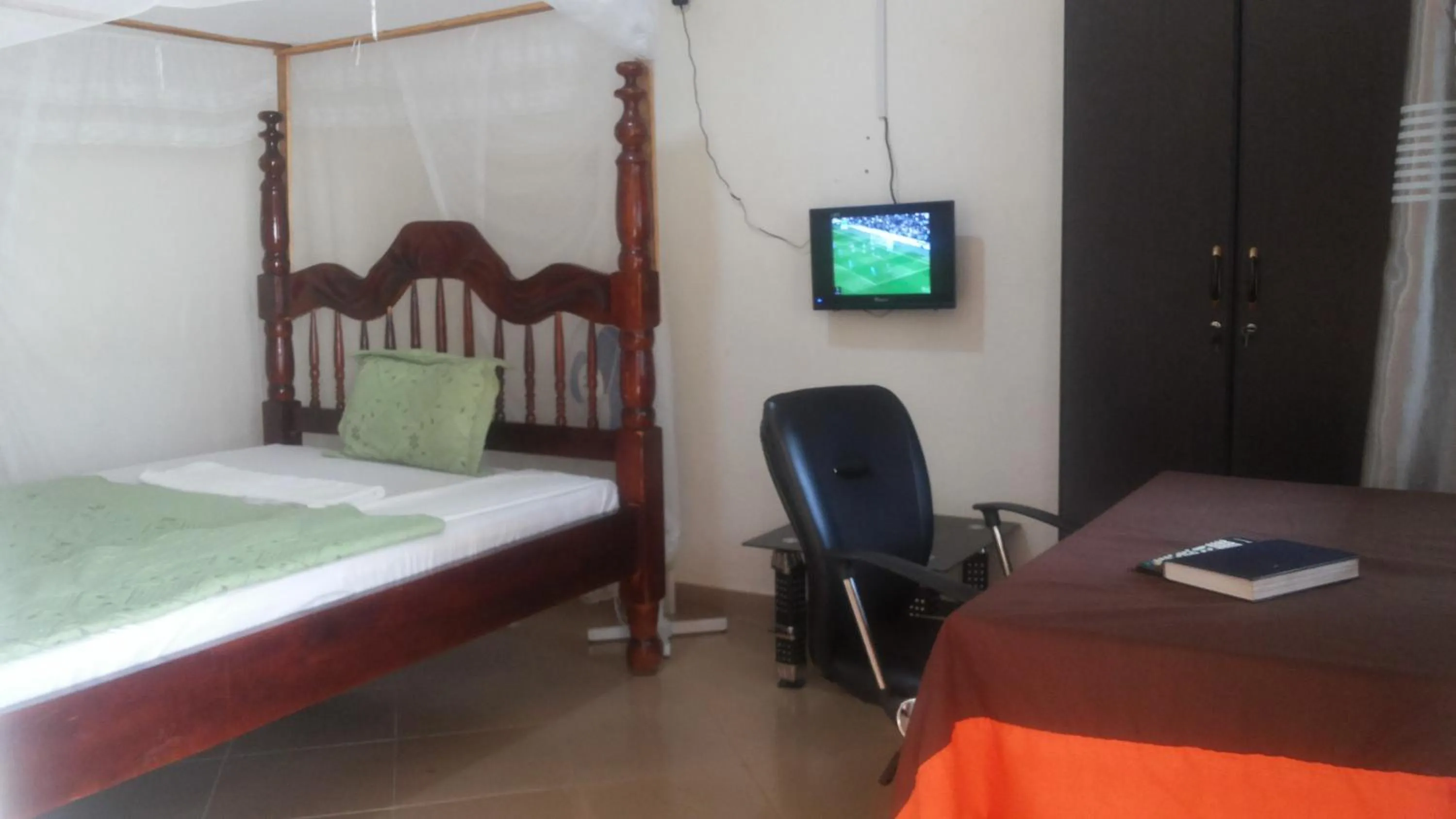 Photo of the whole room, Bed in Dubai Resort Hotel