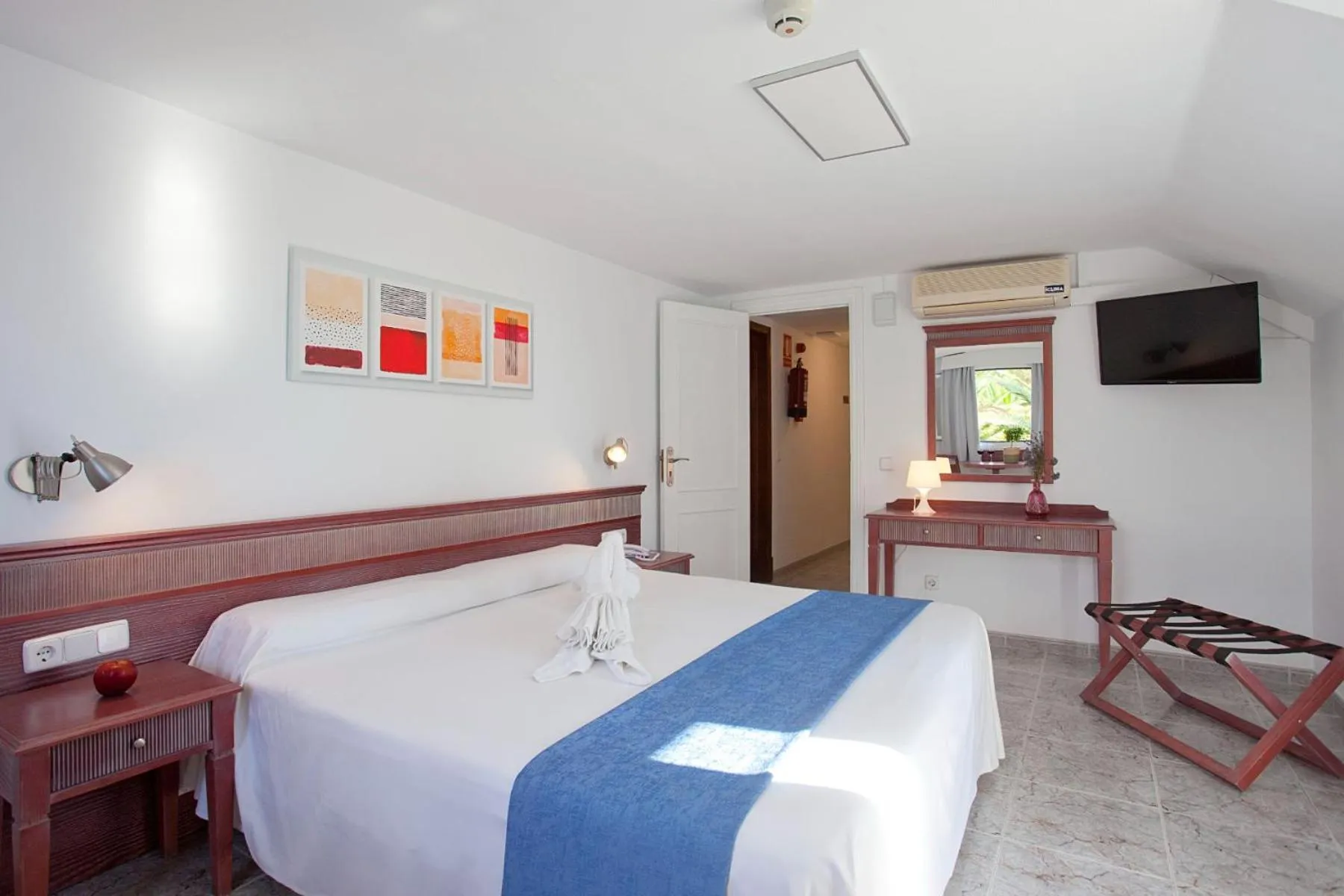 Bed in Apartamentos Cala Murada Tennis