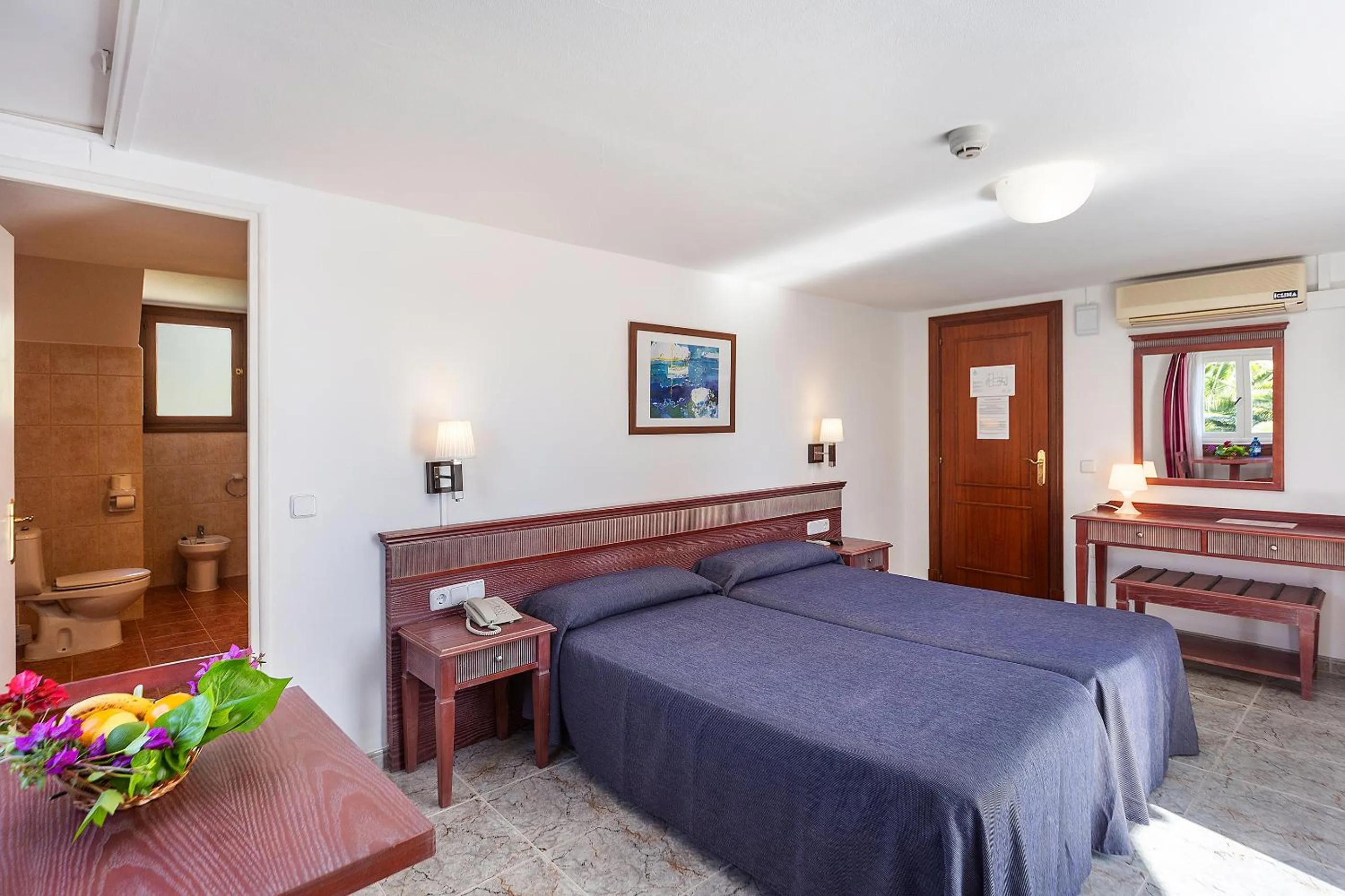 Bed in Apartamentos Cala Murada Tennis