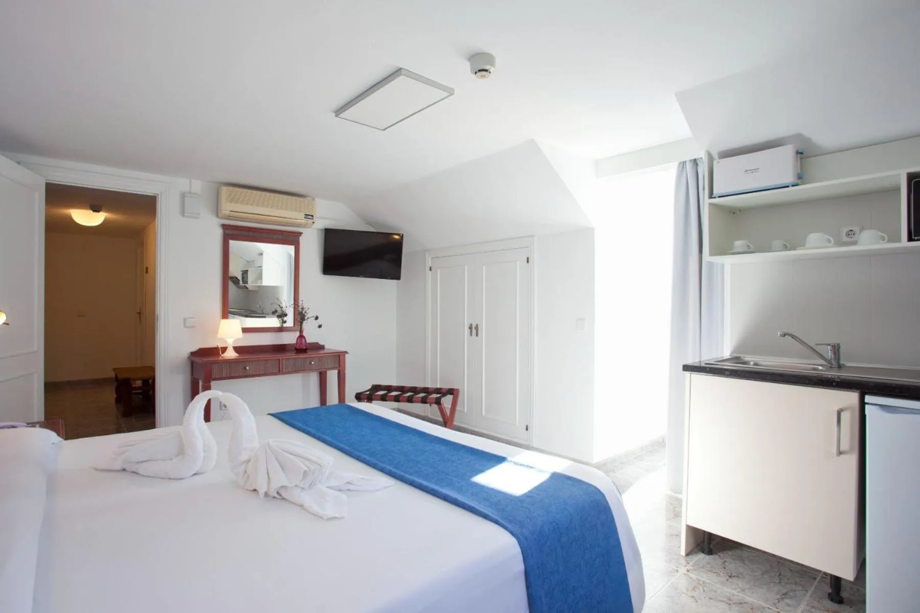 Bed in Apartamentos Cala Murada Tennis