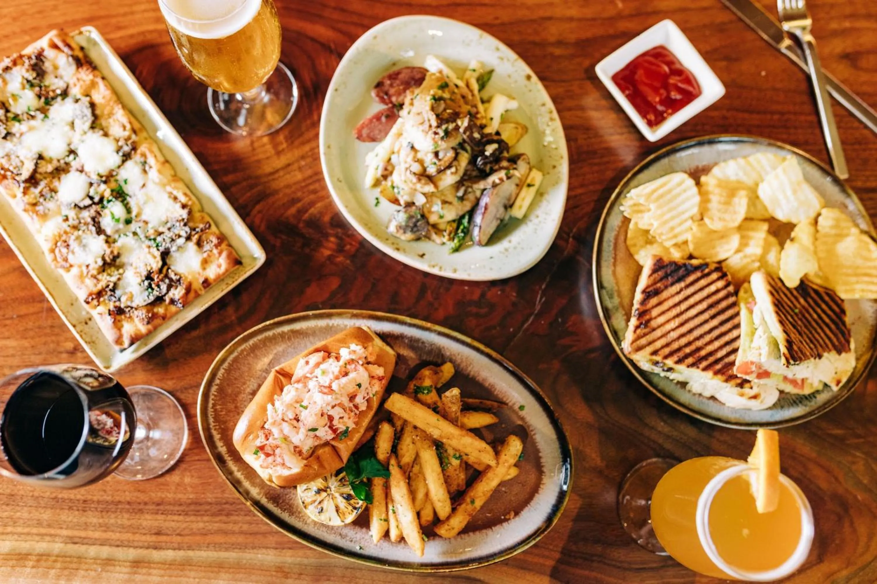 Lounge or bar in The Westin Boston Seaport District