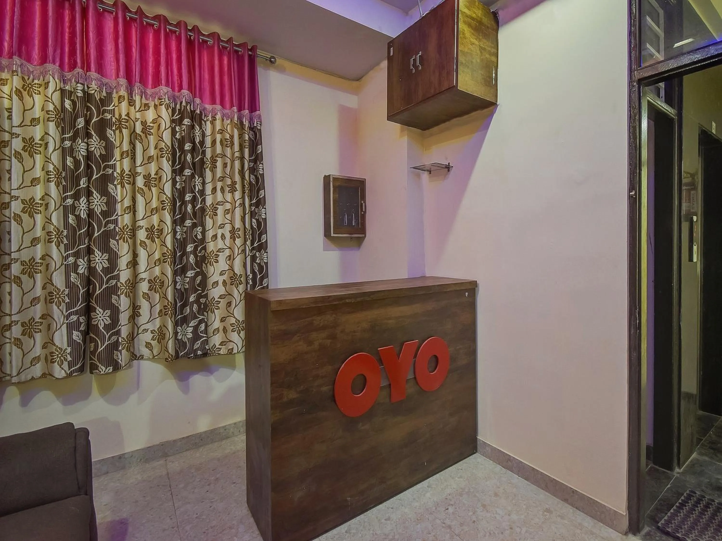 Lobby or reception in Hotel O Royal Blue