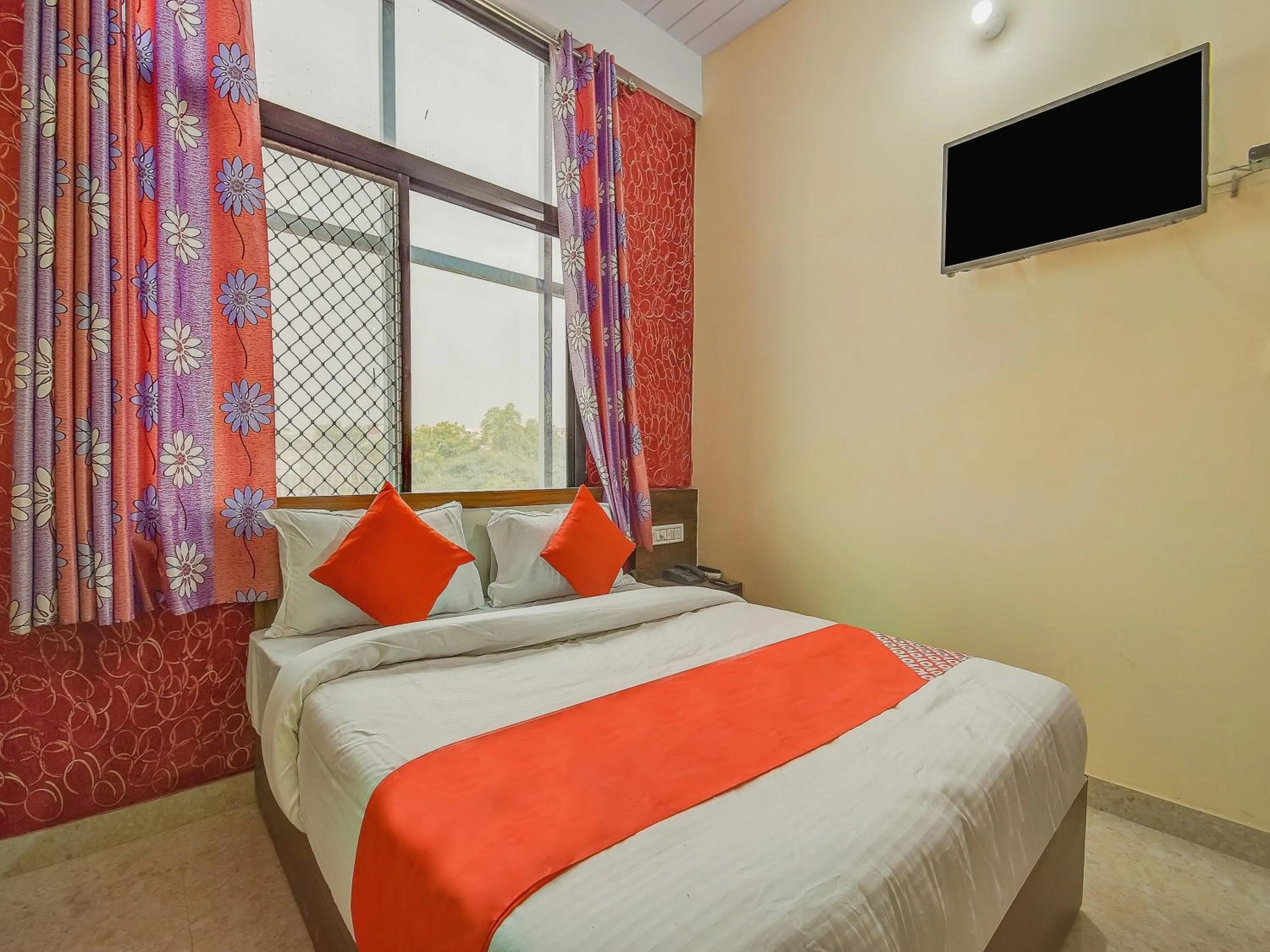 Bedroom, Bed in Hotel O Royal Blue