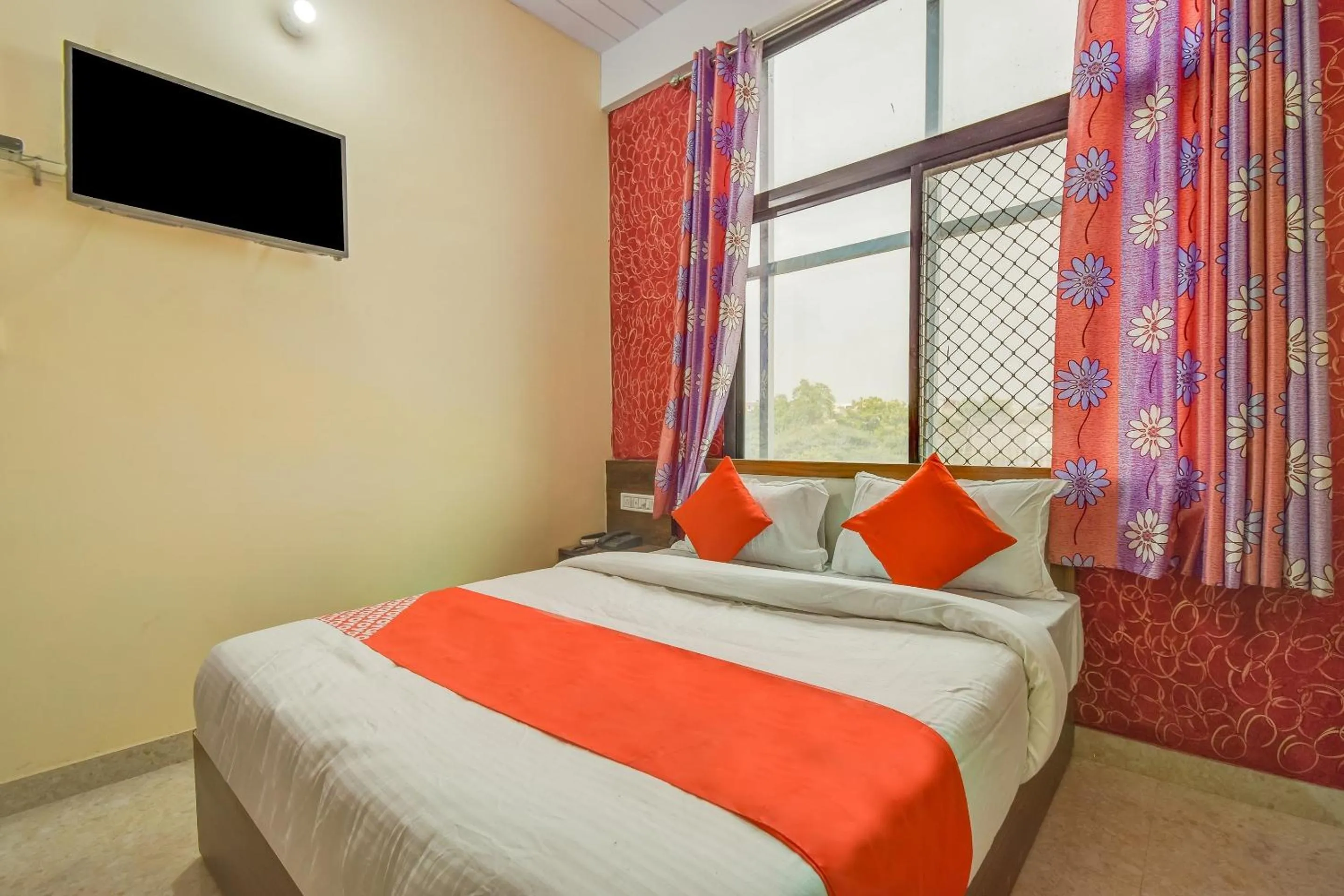 Bedroom, Bed in Hotel O Royal Blue