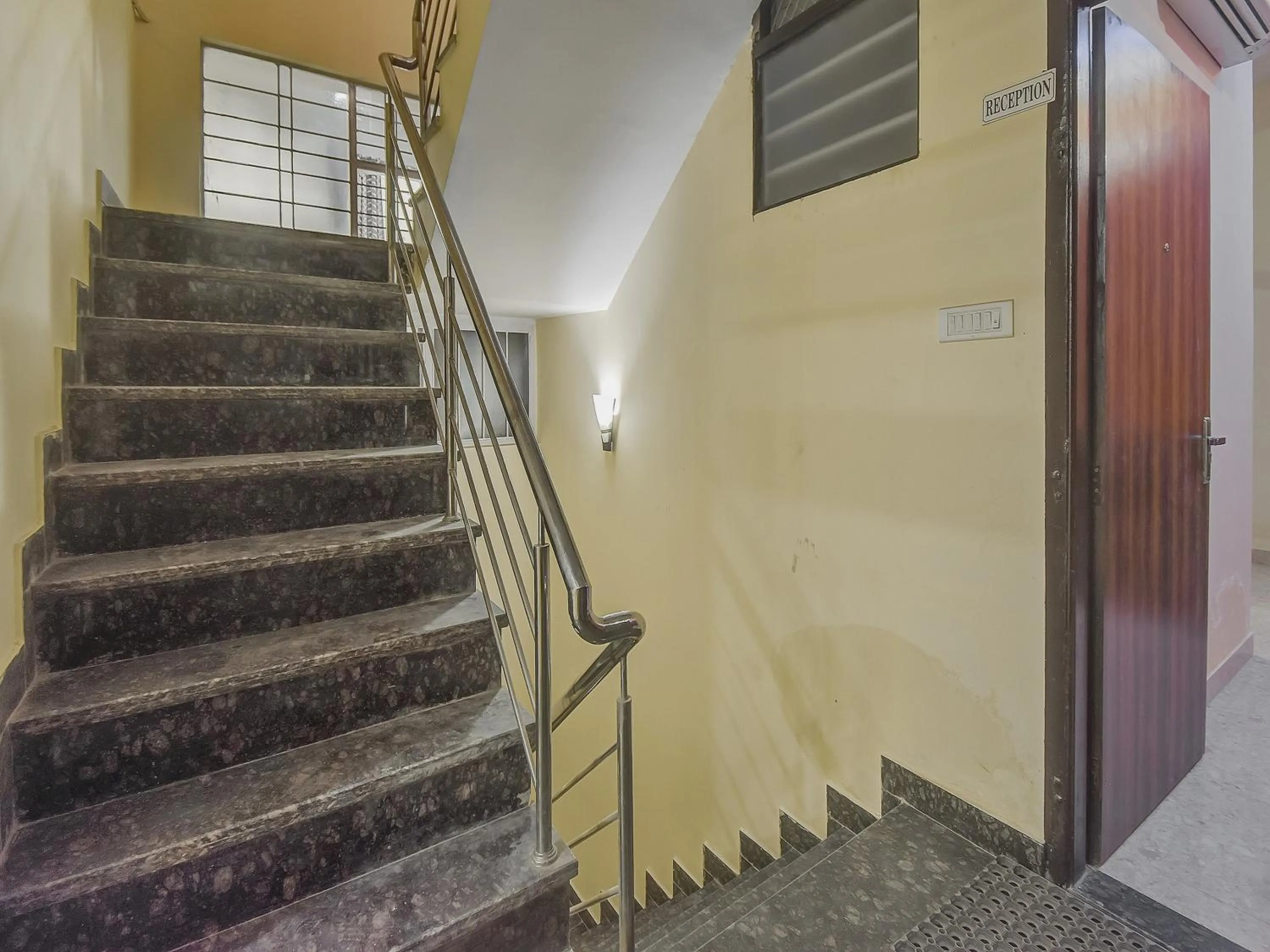 Lobby or reception in Hotel O Royal Blue