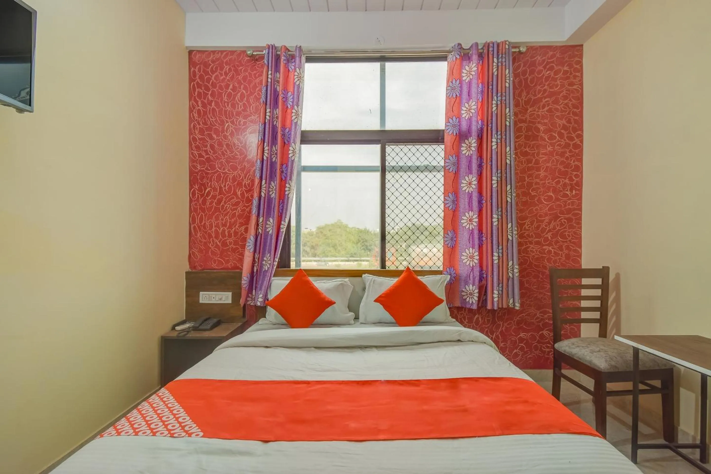 Bedroom, Bed in Hotel O Royal Blue