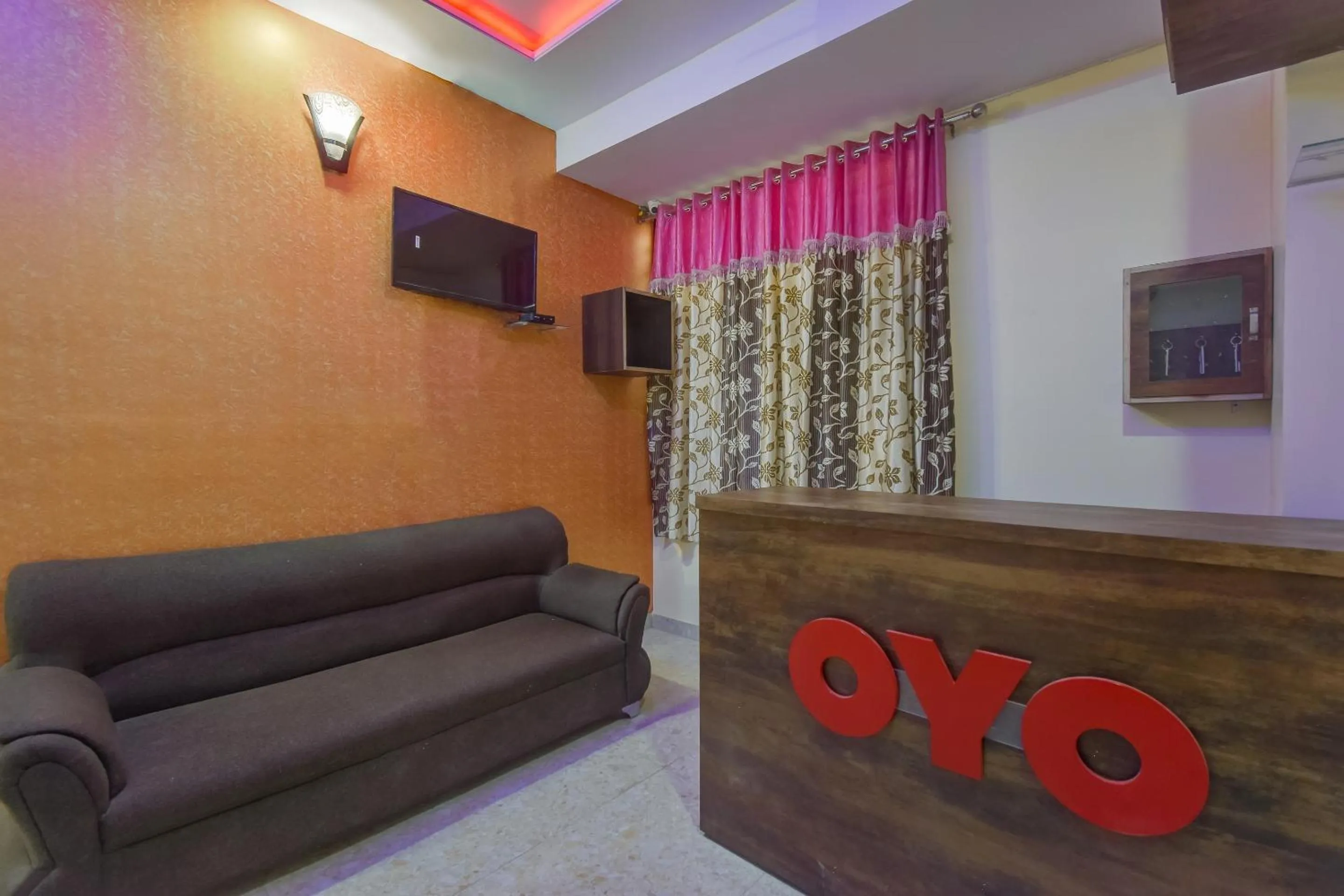 Lobby or reception in Hotel O Royal Blue