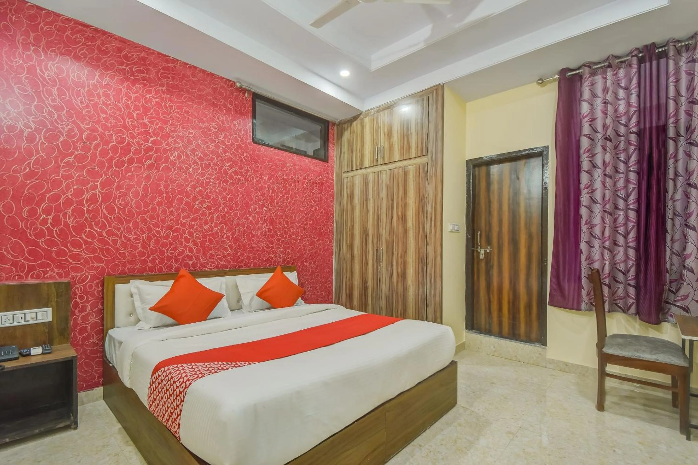 Bedroom, Bed in Hotel O Royal Blue