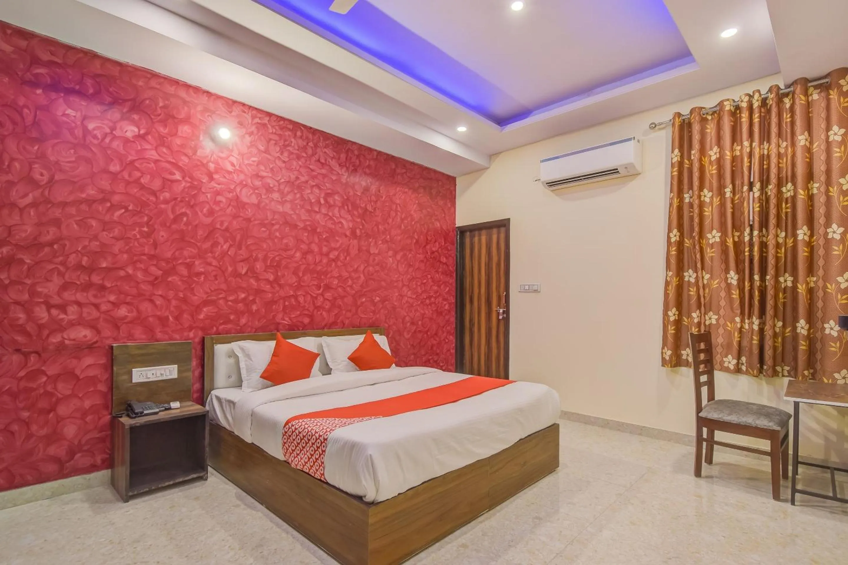 Bedroom, Bed in Hotel O Royal Blue