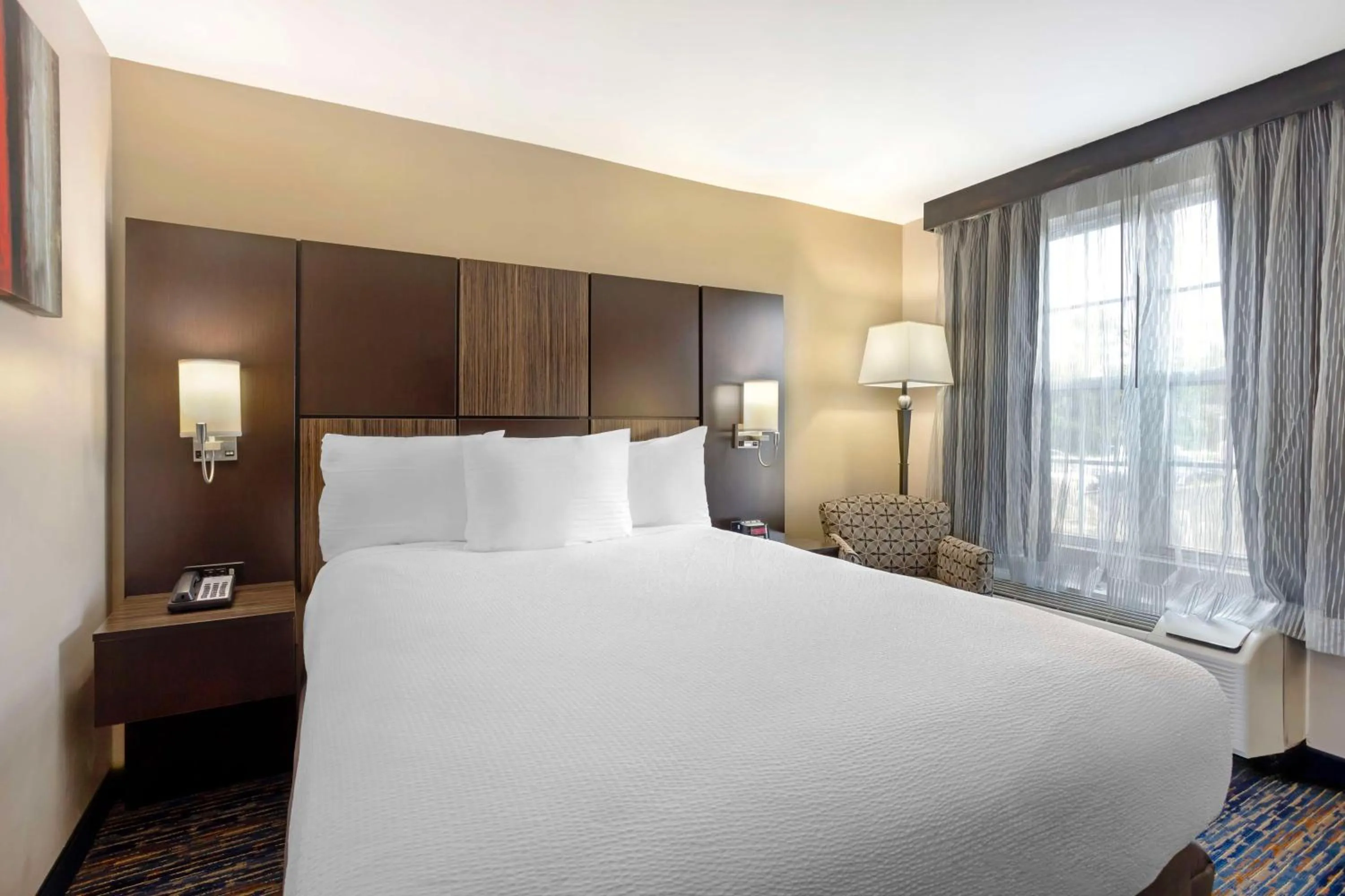 Bedroom, Bed in Best Western Plus Fairfield Hotel