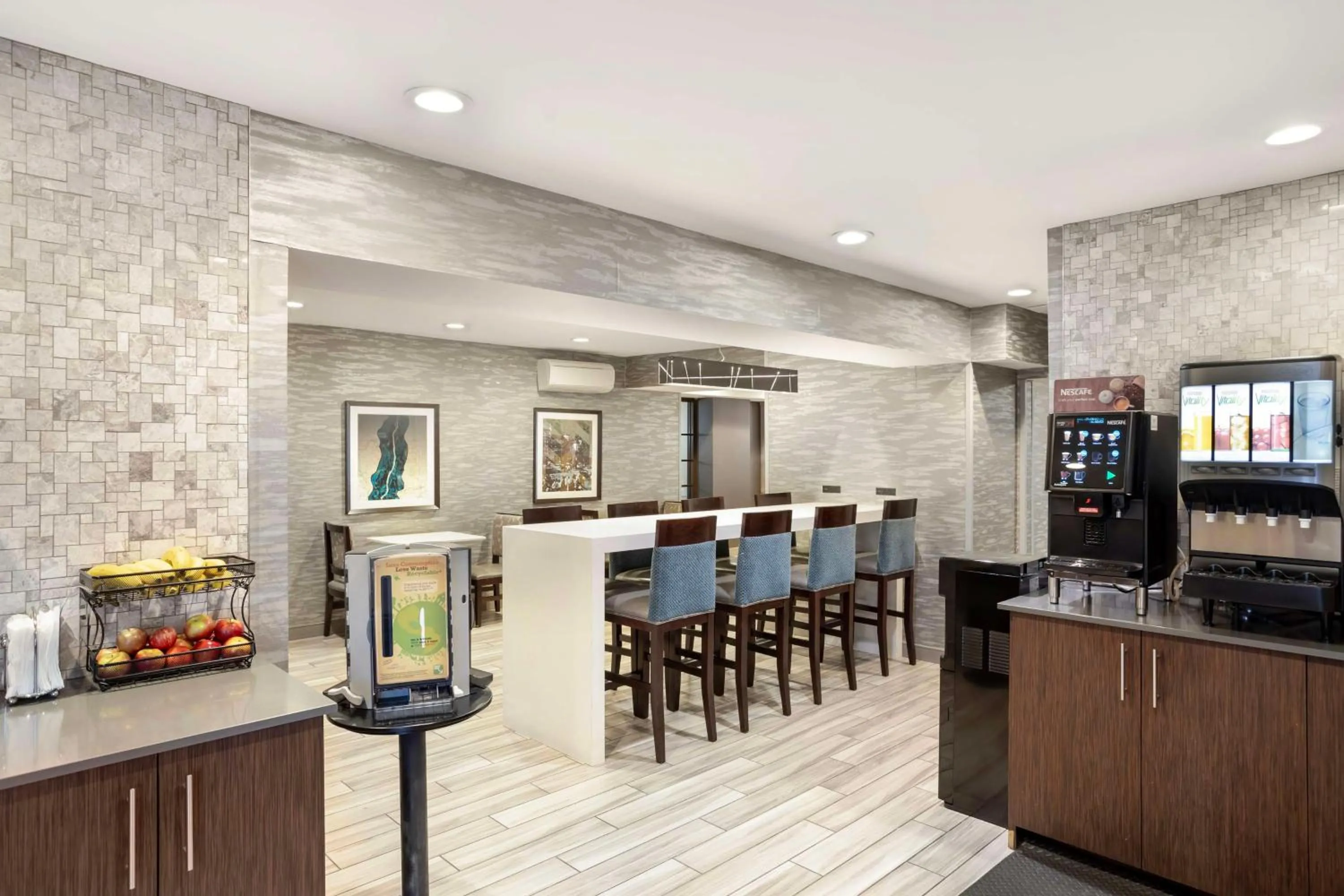 Breakfast in Best Western Plus Fairfield Hotel