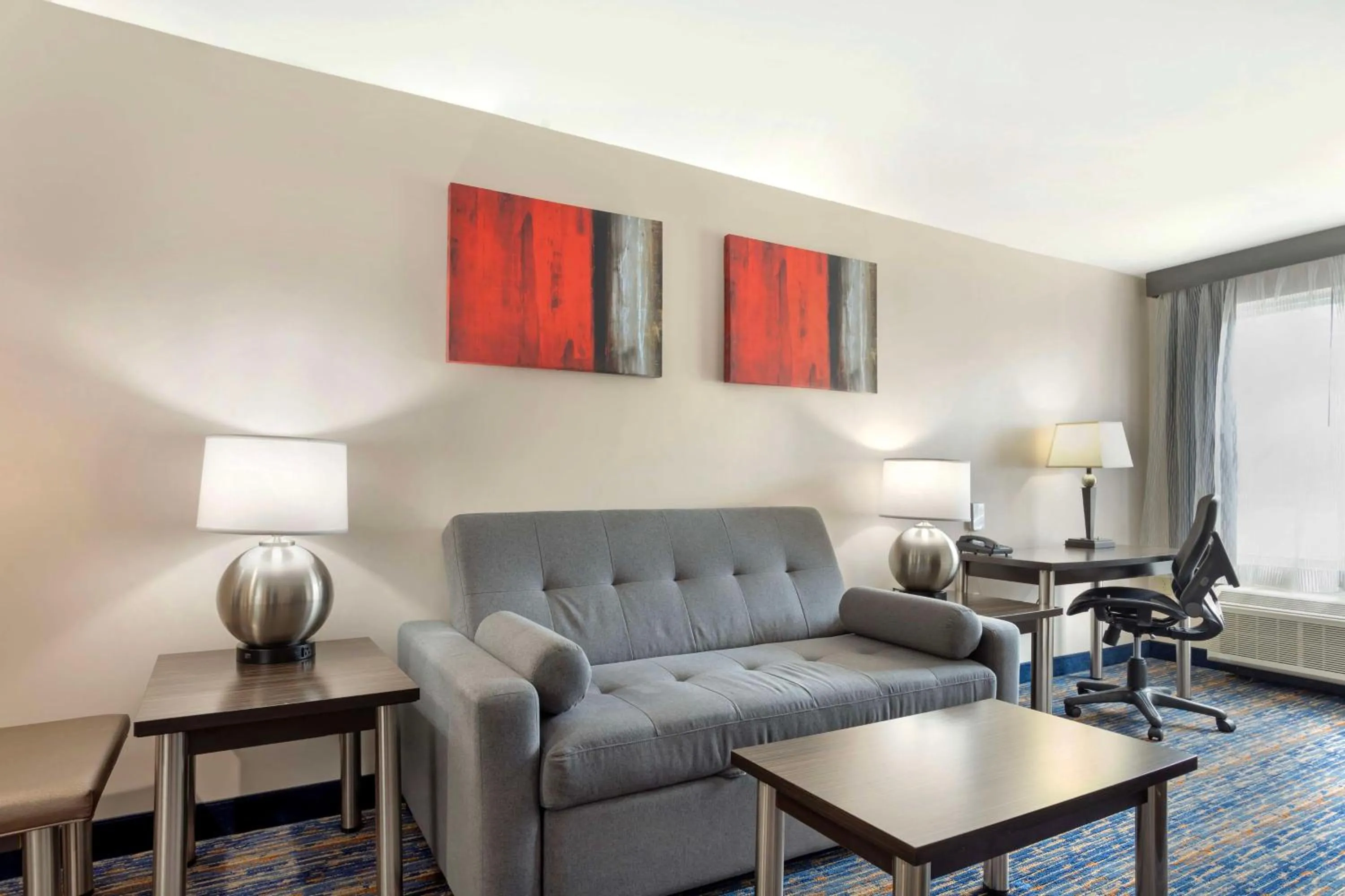 Bedroom in Best Western Plus Fairfield Hotel