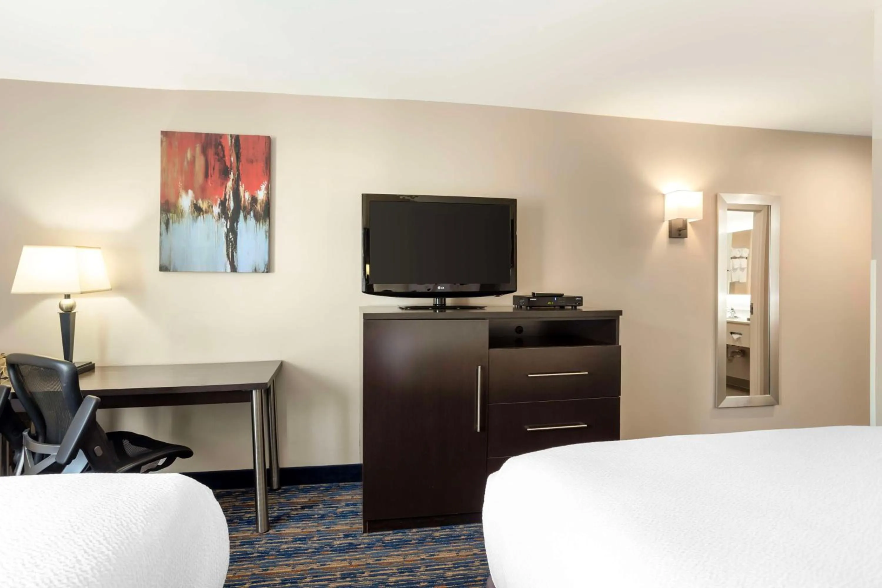 Bedroom, Bed in Best Western Plus Fairfield Hotel