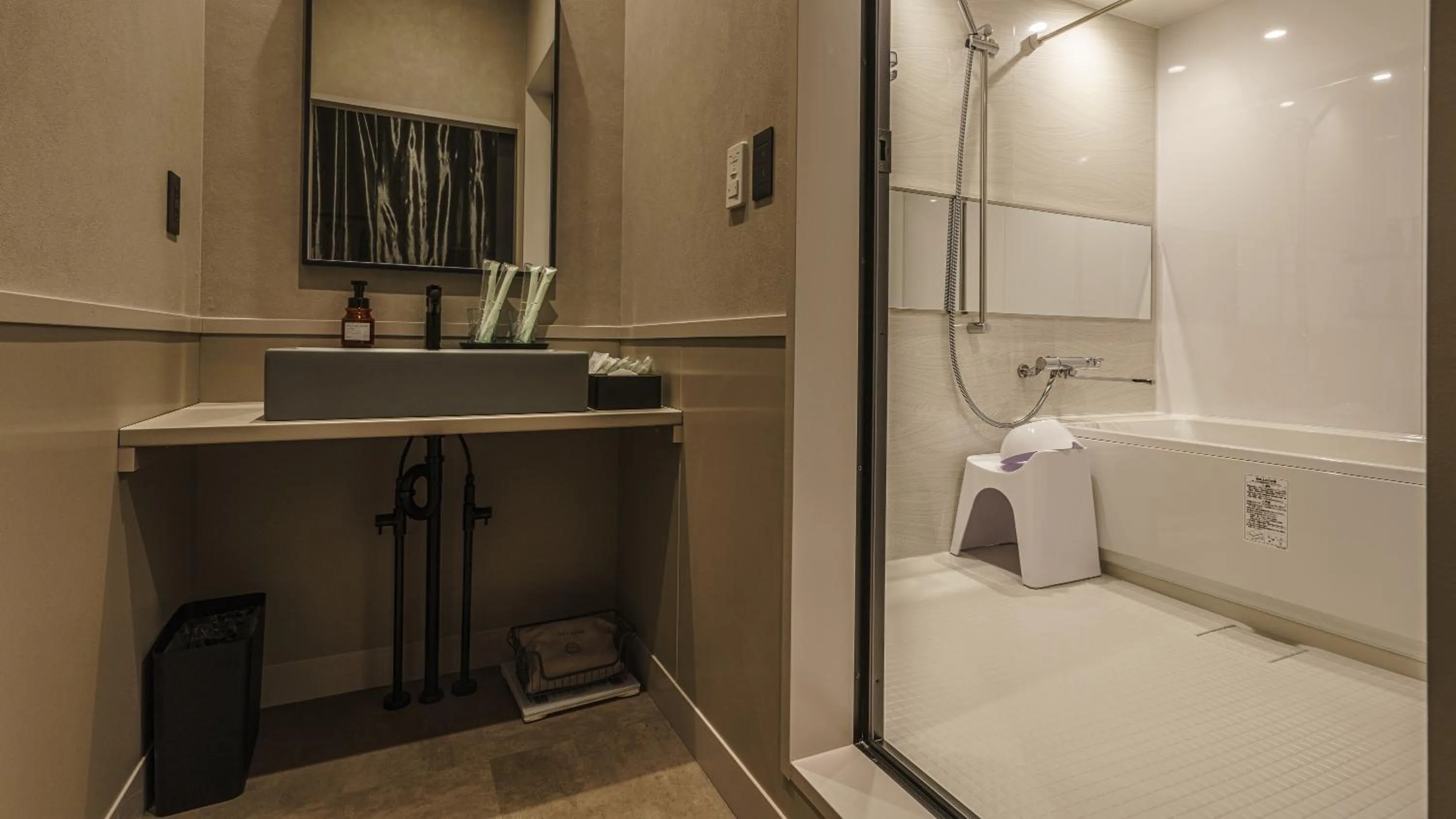 Bathroom, Bed in Hotel Aoka Kamigoto