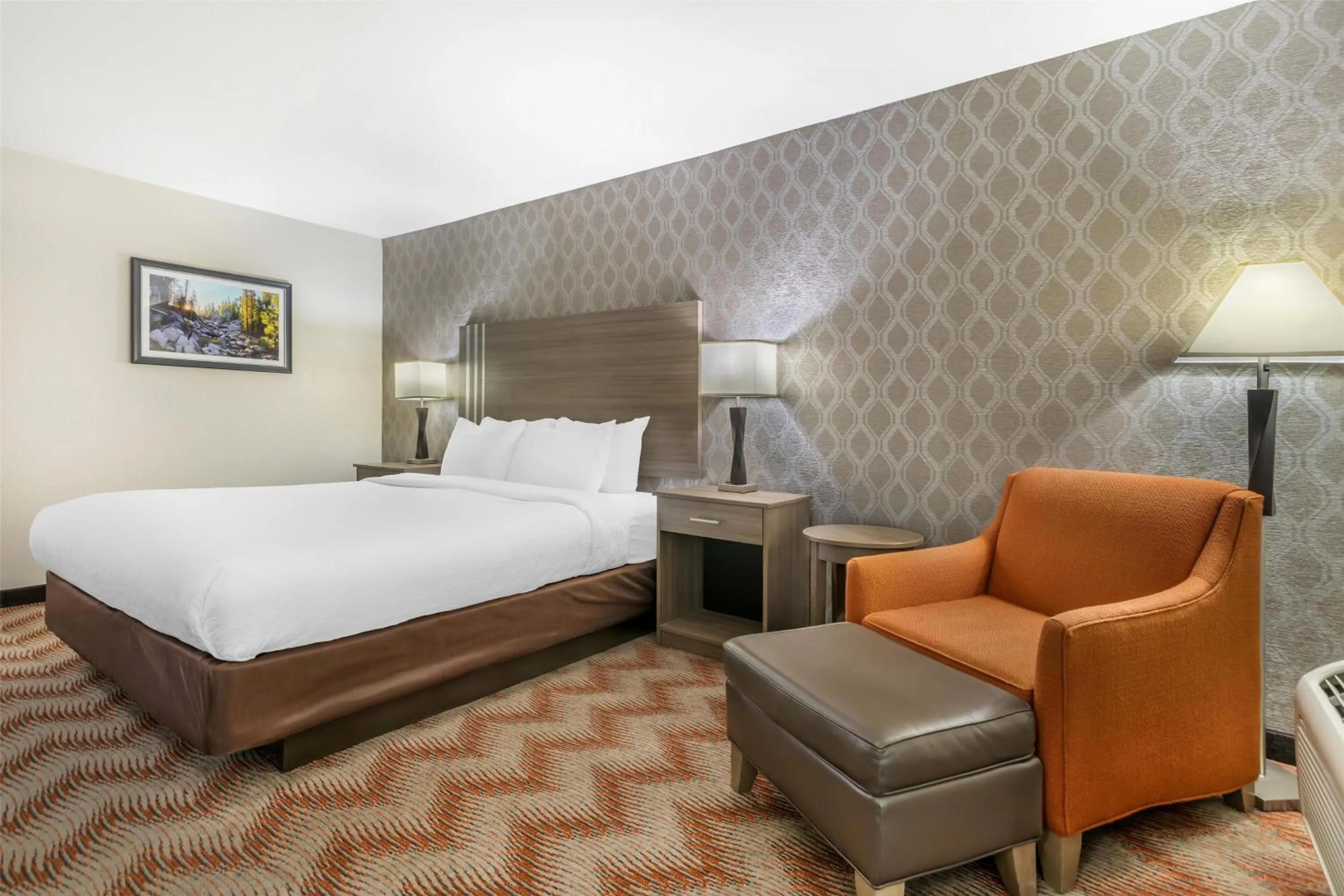 Bedroom, Bed in Best Western Plus Sonora Oaks Hotel and Conference Center