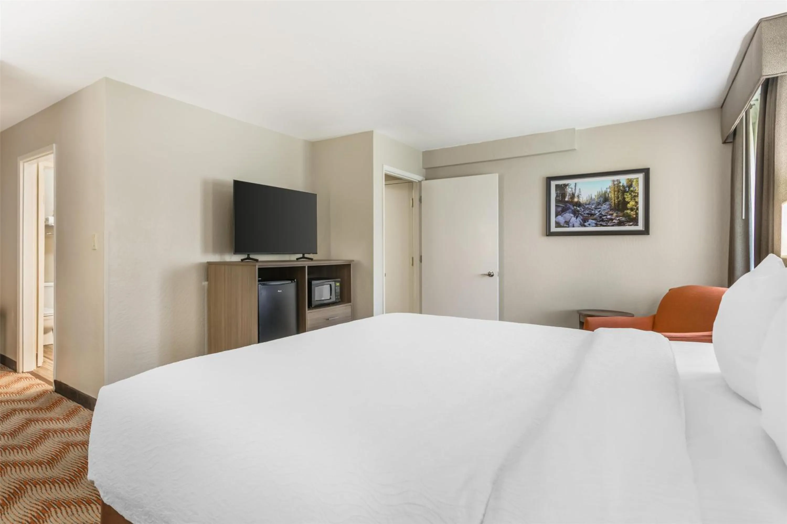 Photo of the whole room, Bed in Best Western Plus Sonora Oaks Hotel and Conference Center