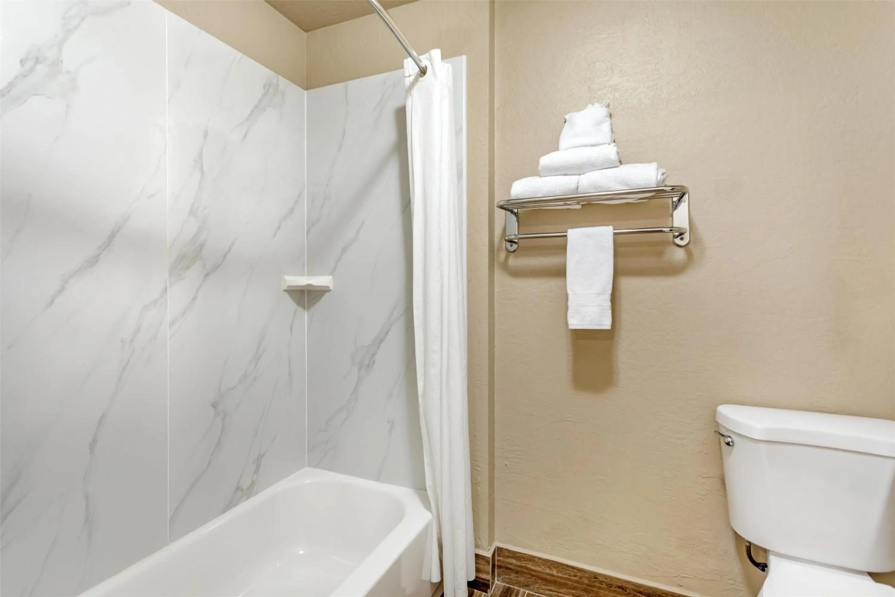 Bathroom in Best Western Plus Sonora Oaks Hotel and Conference Center