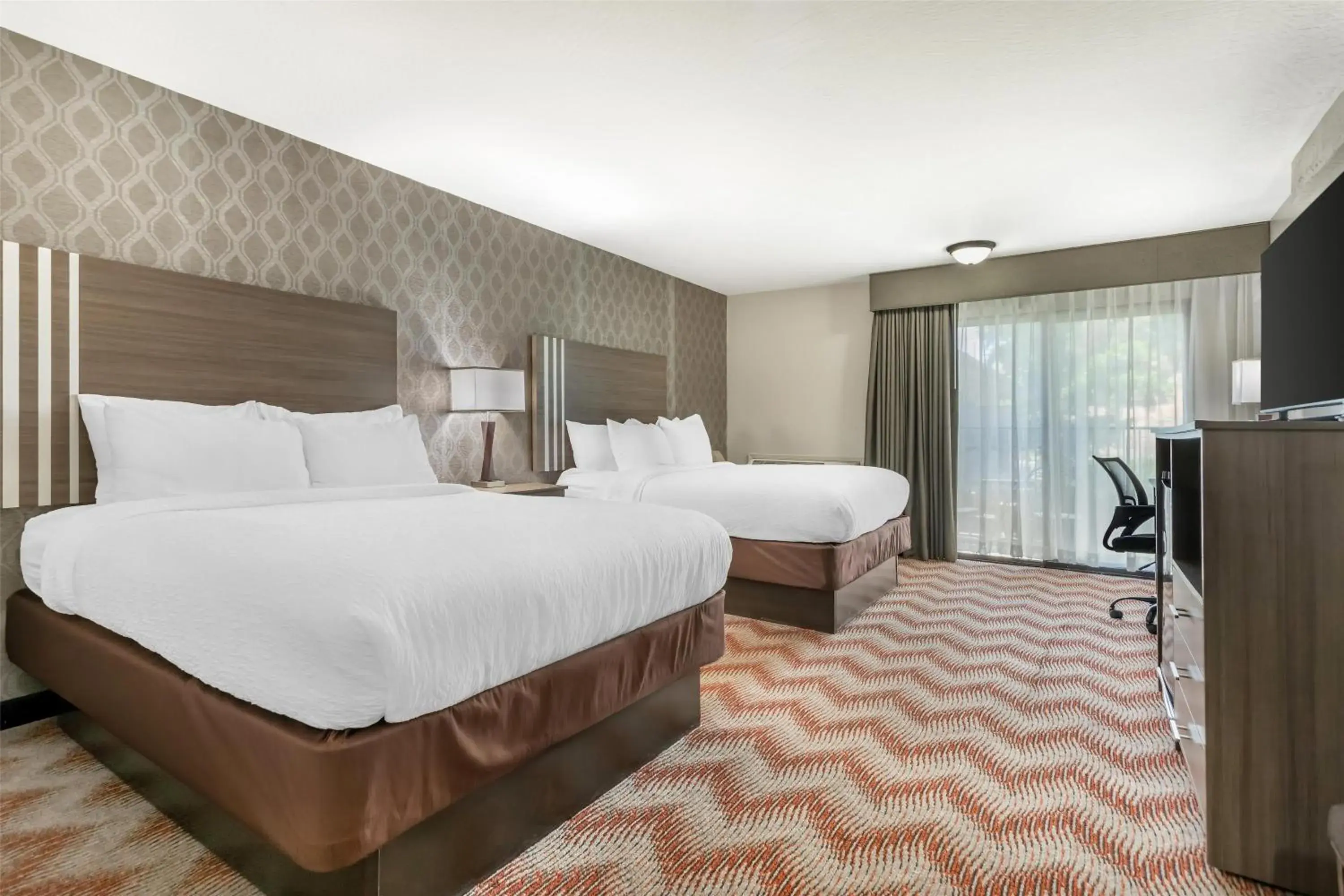 Deluxe Queen Room with Two Queen Beds - Non-Smoking in Best Western Plus Sonora Oaks Hotel and Conference Center Deluxe Queen Room with Two Queen Beds - Non-Smoking in Best Western Plus Sonora Oaks Hotel and Conference Center