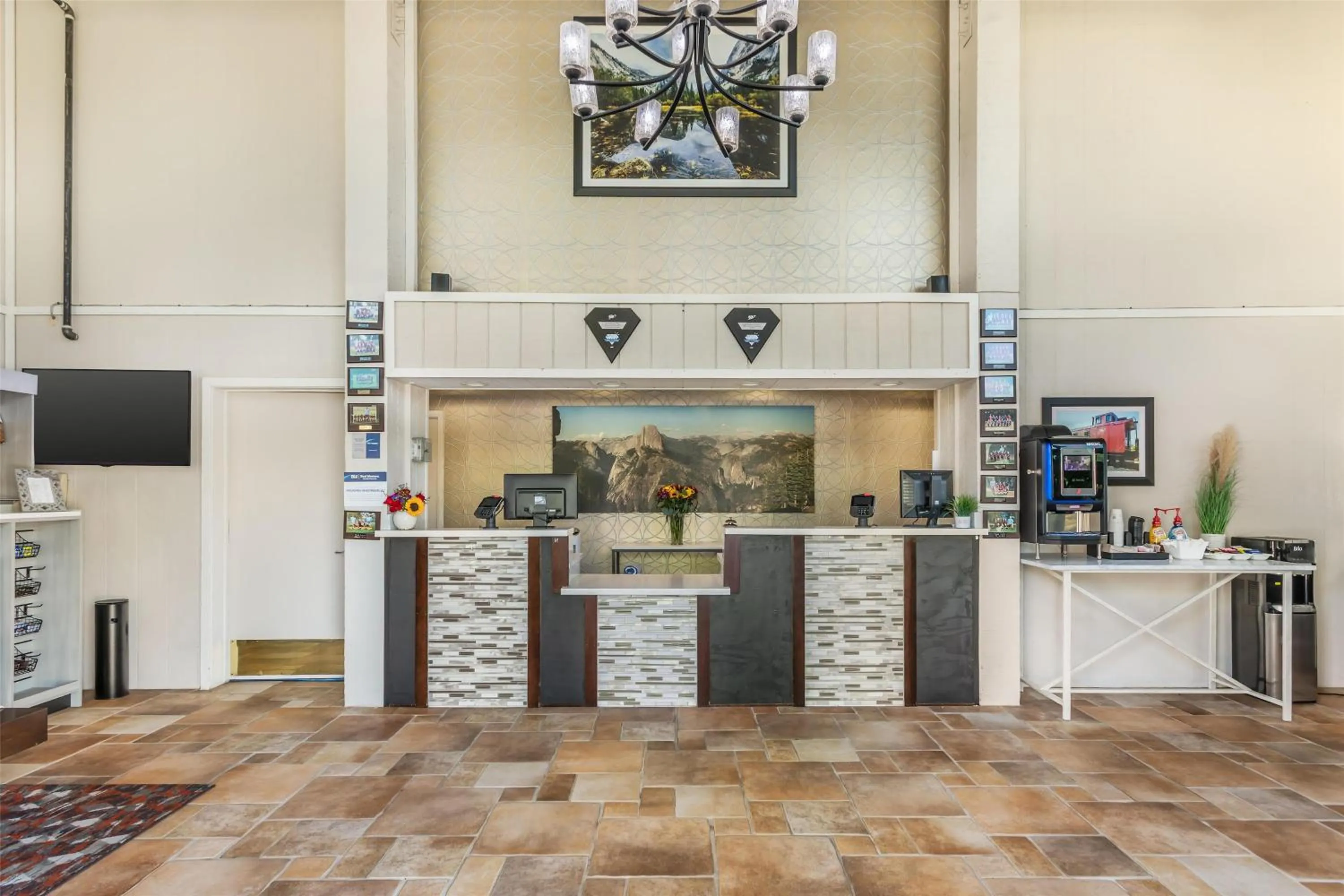 Lobby or reception in Best Western Plus Sonora Oaks Hotel and Conference Center