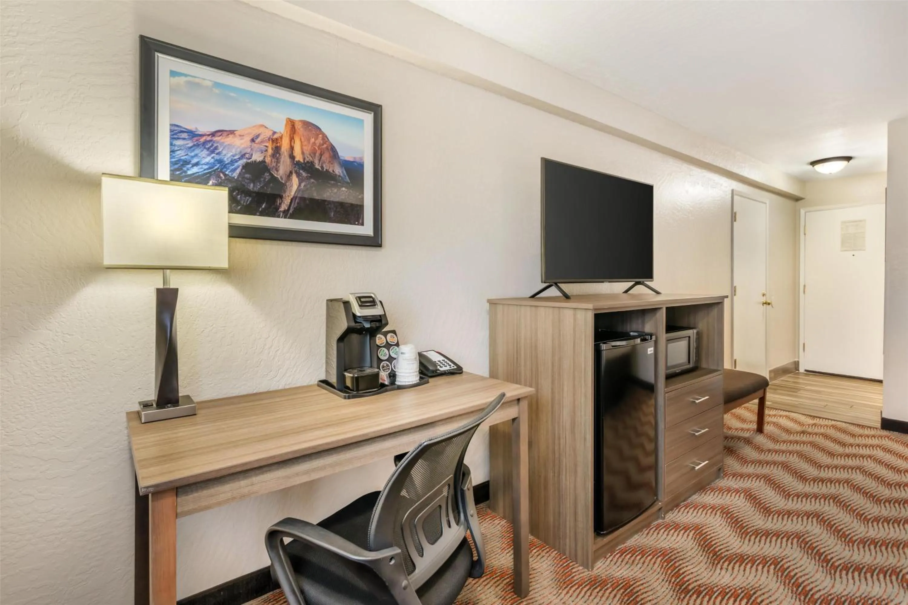 Bedroom in Best Western Plus Sonora Oaks Hotel and Conference Center