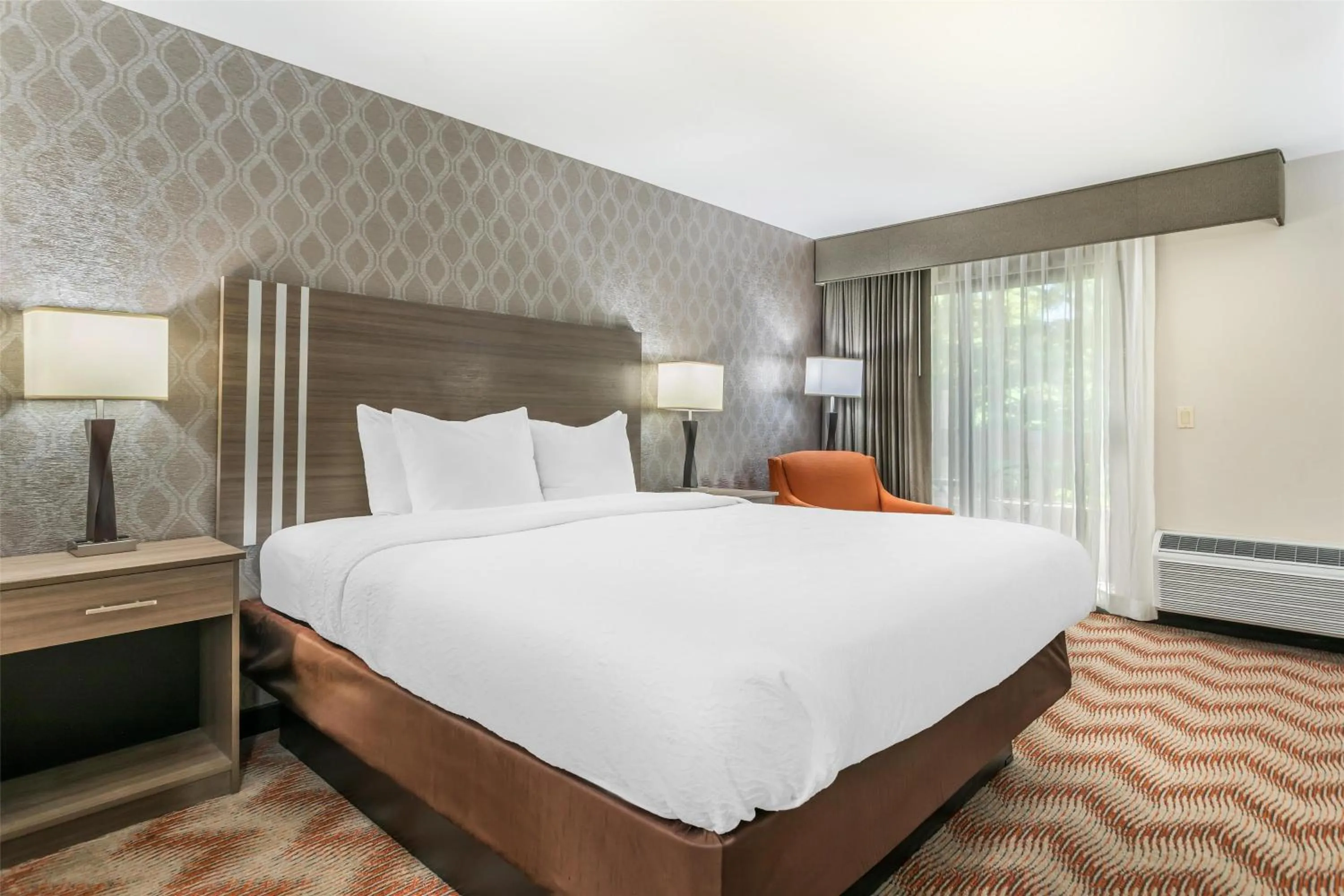 Bedroom, Bed in Best Western Plus Sonora Oaks Hotel and Conference Center