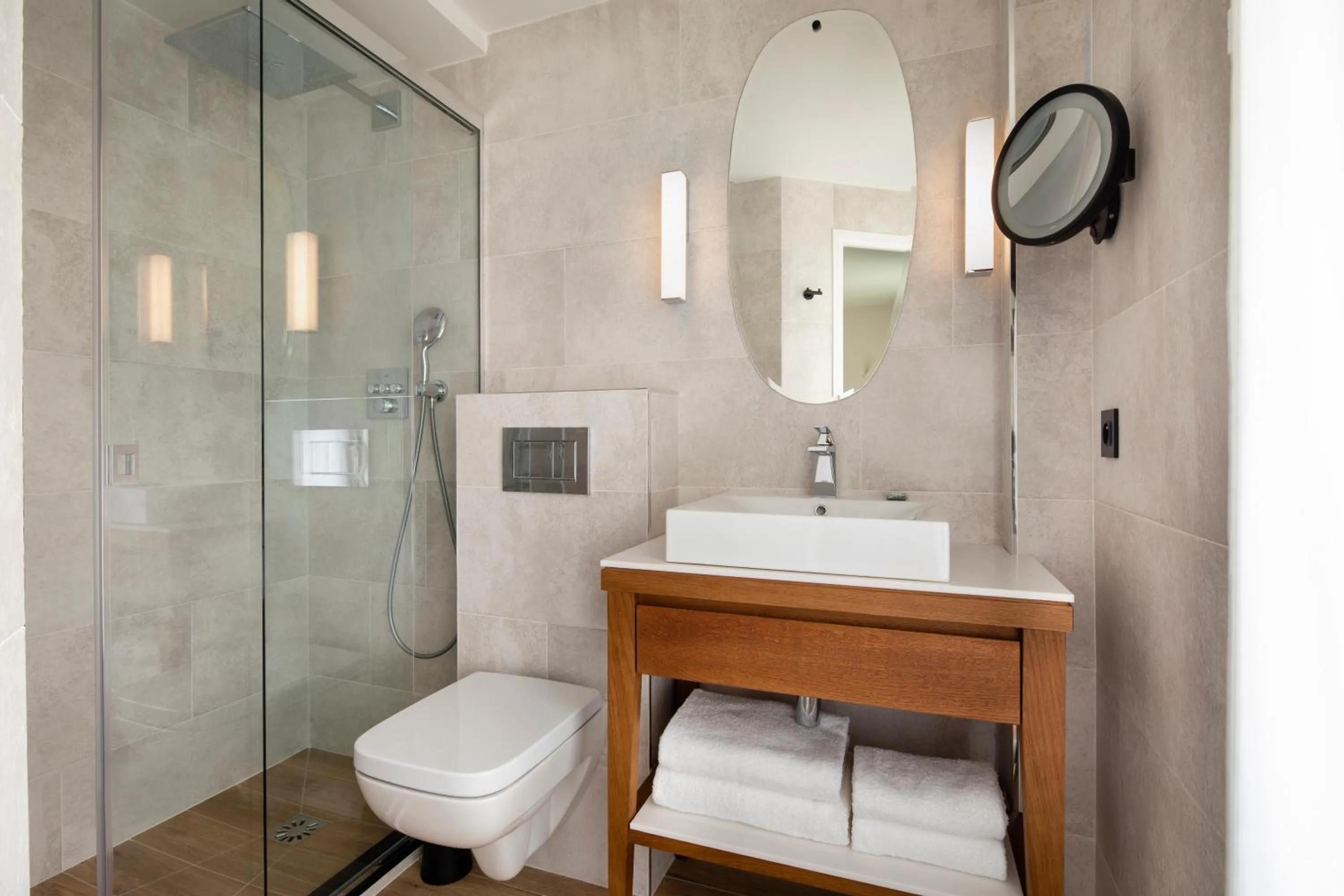 Bathroom in Hôtel des Champs-Elysées