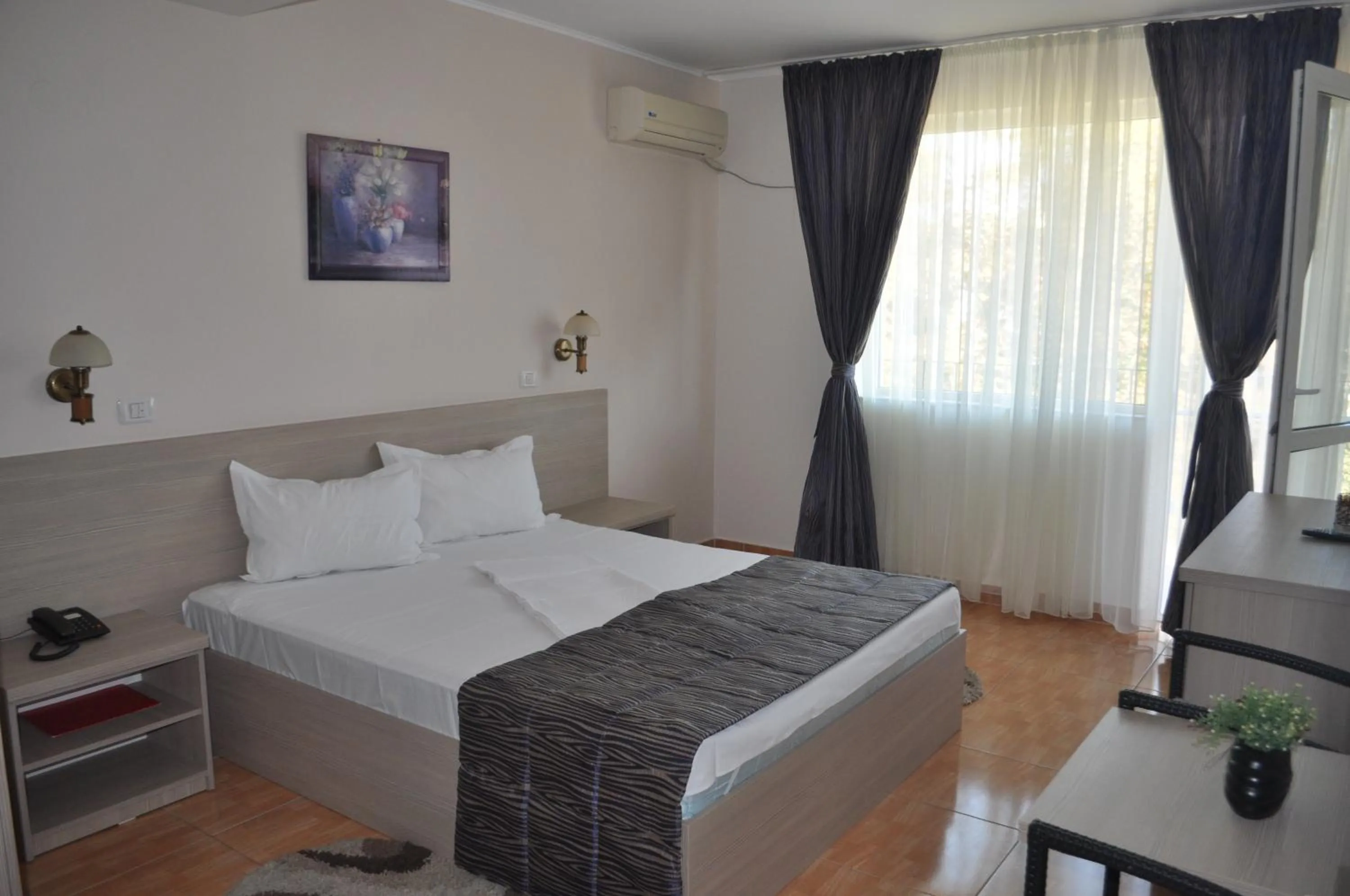 Photo of the whole room, Bed in Hotel Regal