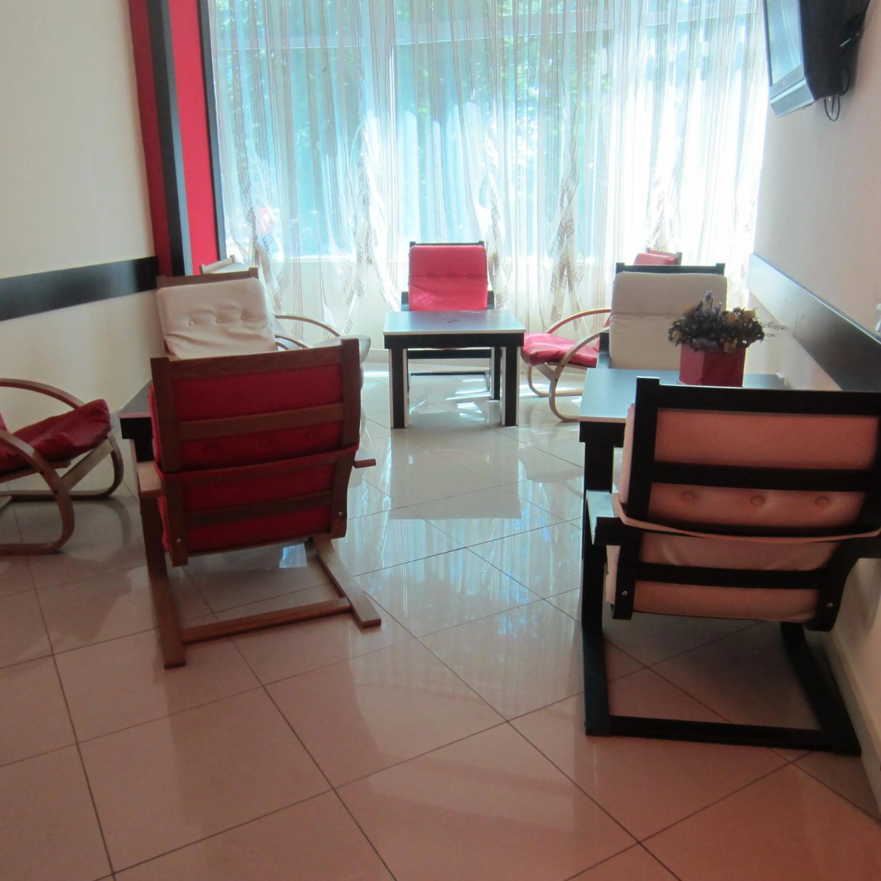 Communal lounge/ TV room in Hotel Regal