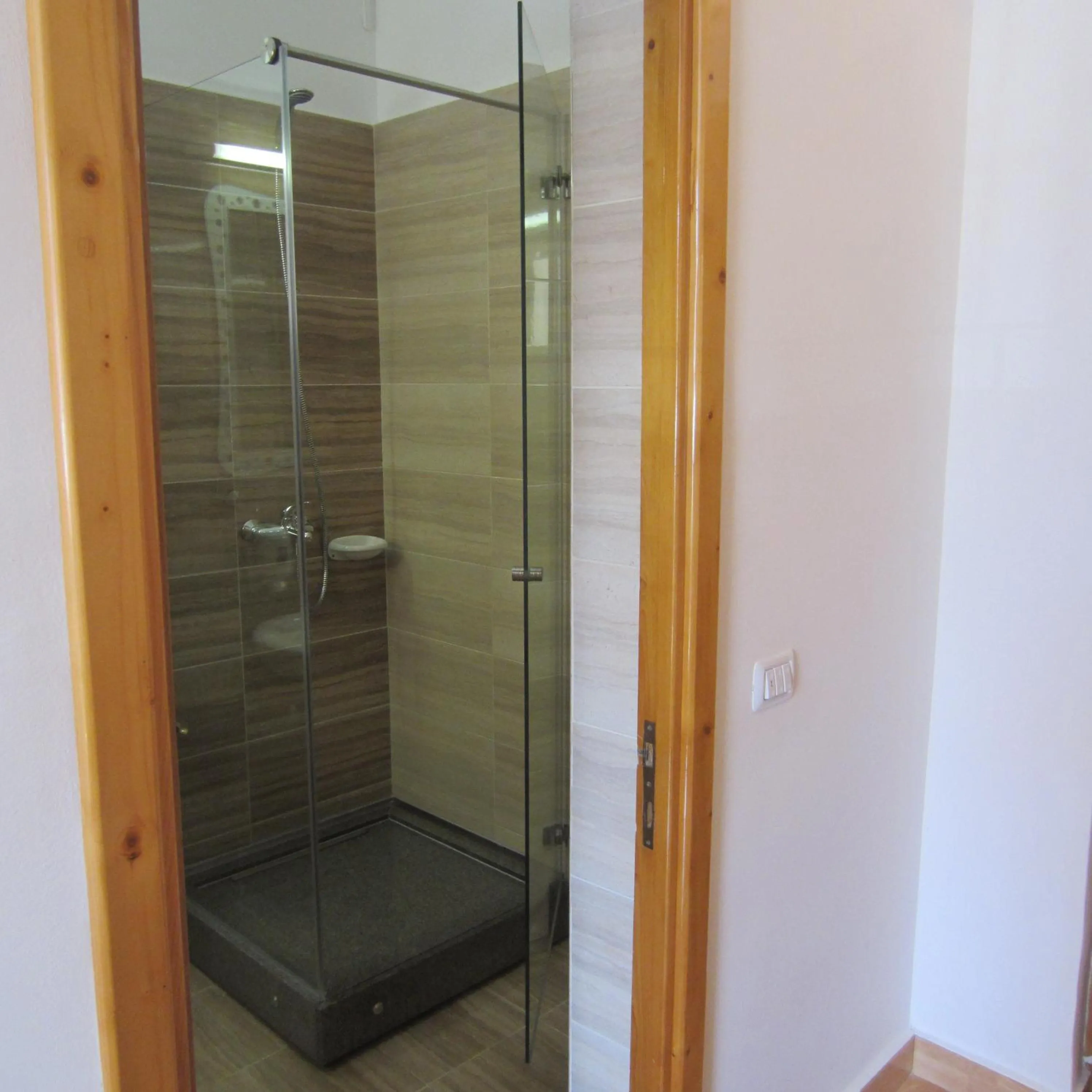 Shower in Hotel Regal